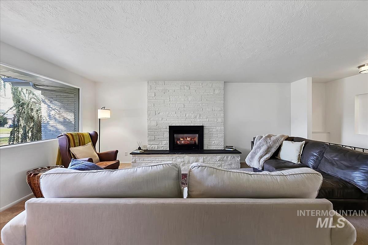 6006 W Poplar Dr, Boise, Idaho 83704, 5 Bedrooms, 3 Bathrooms, Residential For Sale, Price $715,000, 98979002