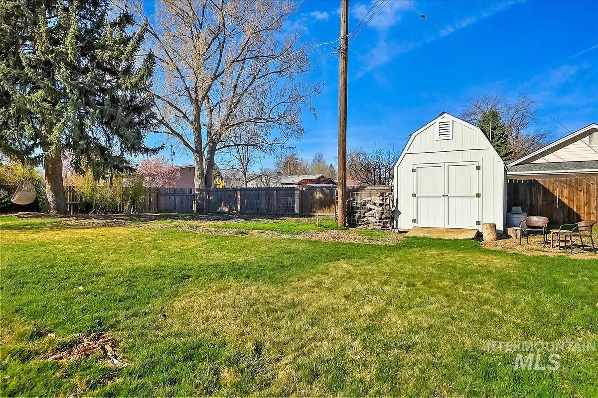 6006 W Poplar Dr, Boise, Idaho 83704, 5 Bedrooms, 3 Bathrooms, Residential For Sale, Price $715,000, 98979002