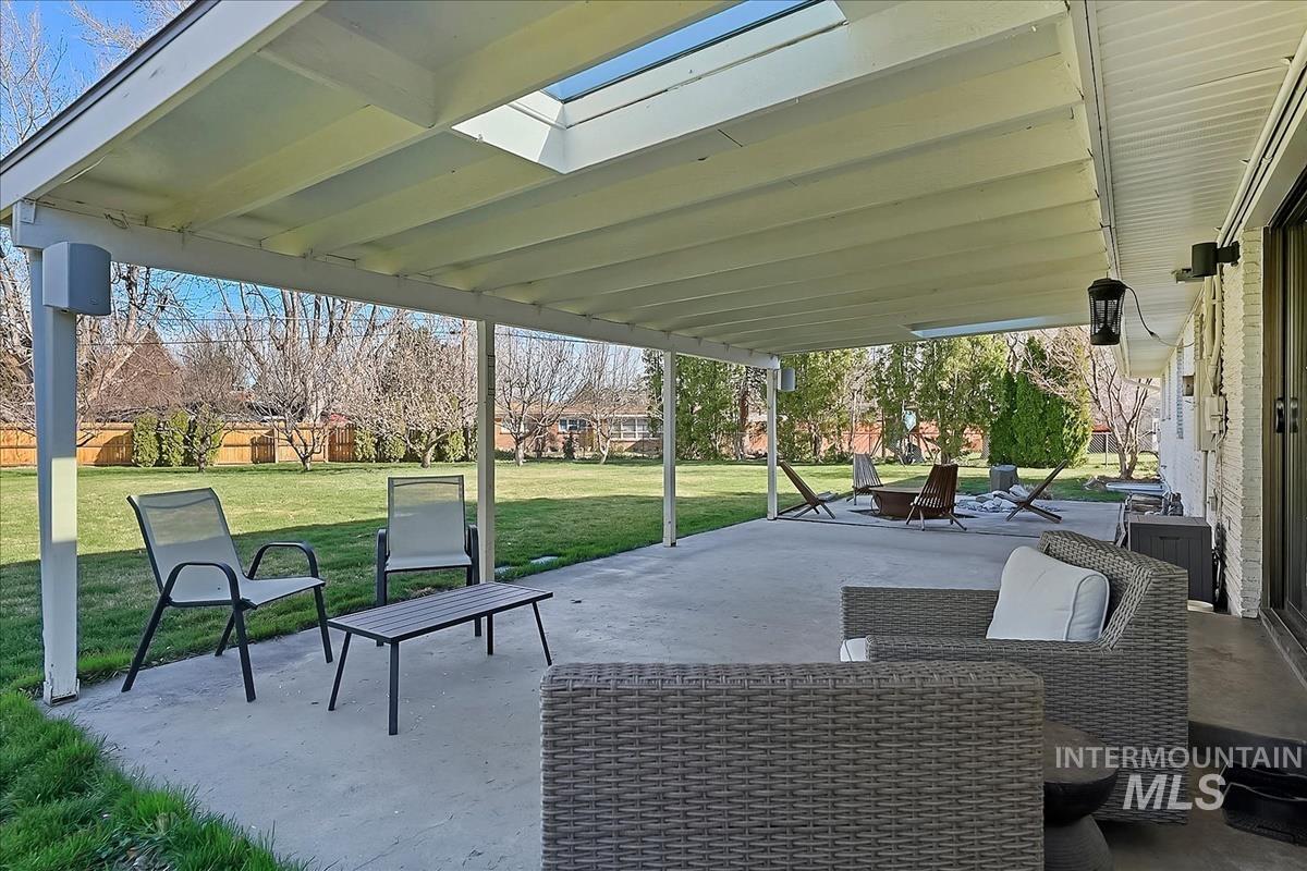 6006 W Poplar Dr, Boise, Idaho 83704, 5 Bedrooms, 3 Bathrooms, Residential For Sale, Price $715,000, 98979002