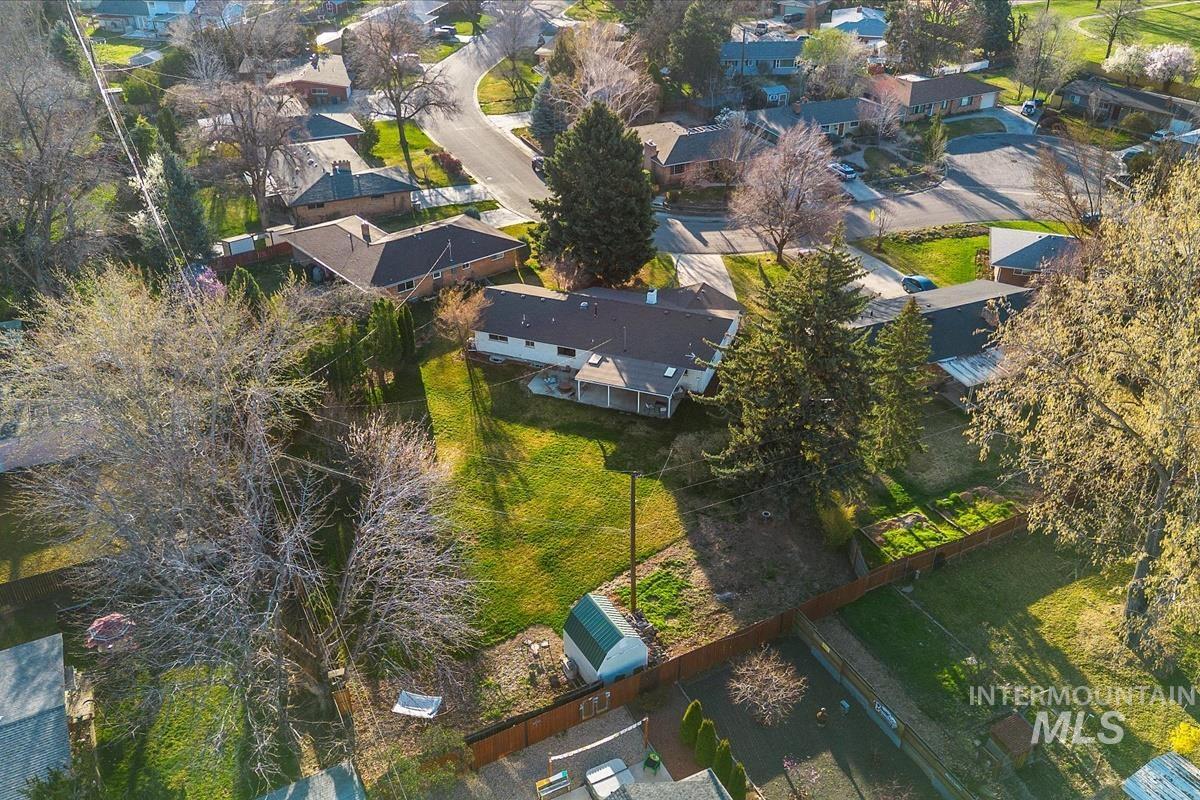 6006 W Poplar Dr, Boise, Idaho 83704, 5 Bedrooms, 3 Bathrooms, Residential For Sale, Price $715,000, 98979002