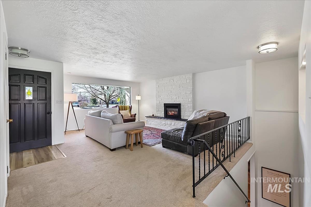 6006 W Poplar Dr, Boise, Idaho 83704, 5 Bedrooms, 3 Bathrooms, Residential For Sale, Price $715,000, 98979002