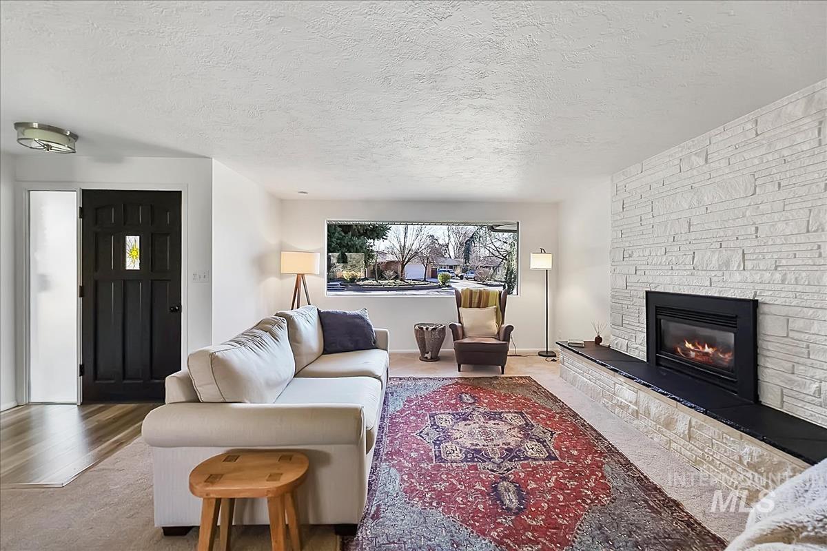 6006 W Poplar Dr, Boise, Idaho 83704, 5 Bedrooms, 3 Bathrooms, Residential For Sale, Price $715,000, 98979002