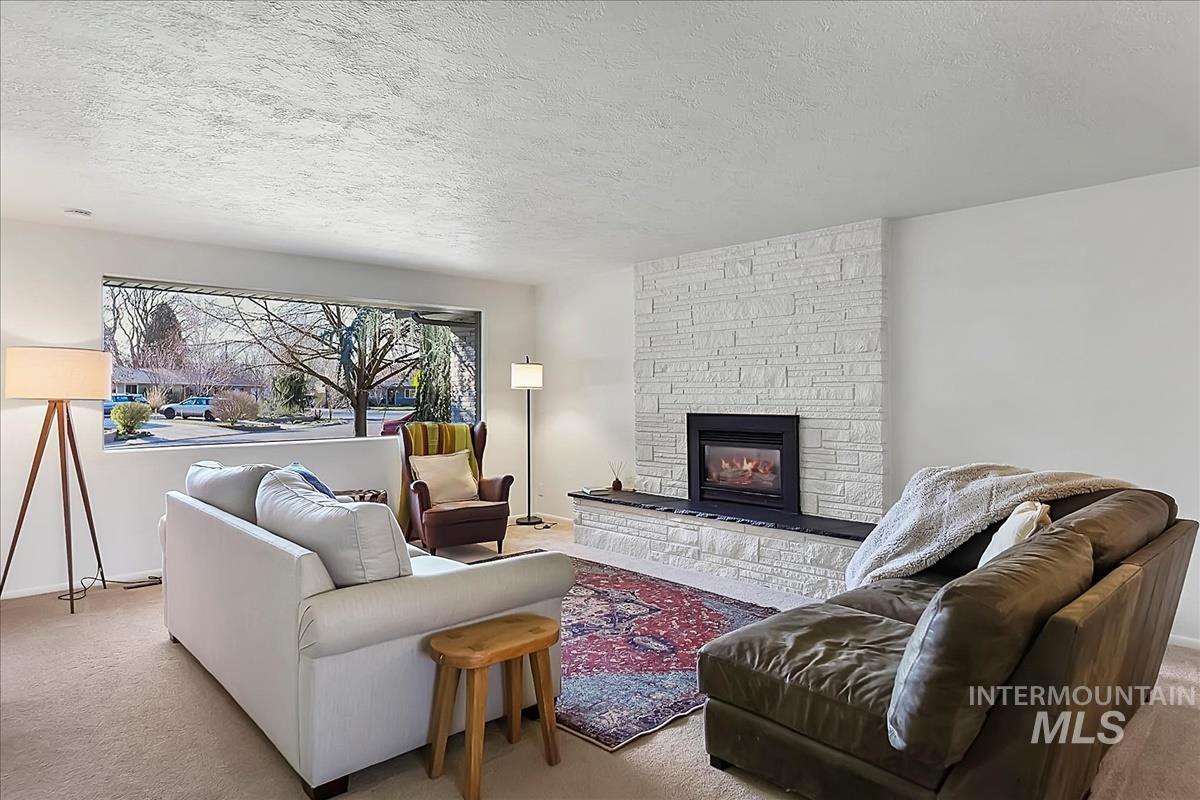 6006 W Poplar Dr, Boise, Idaho 83704, 5 Bedrooms, 3 Bathrooms, Residential For Sale, Price $715,000, 98979002