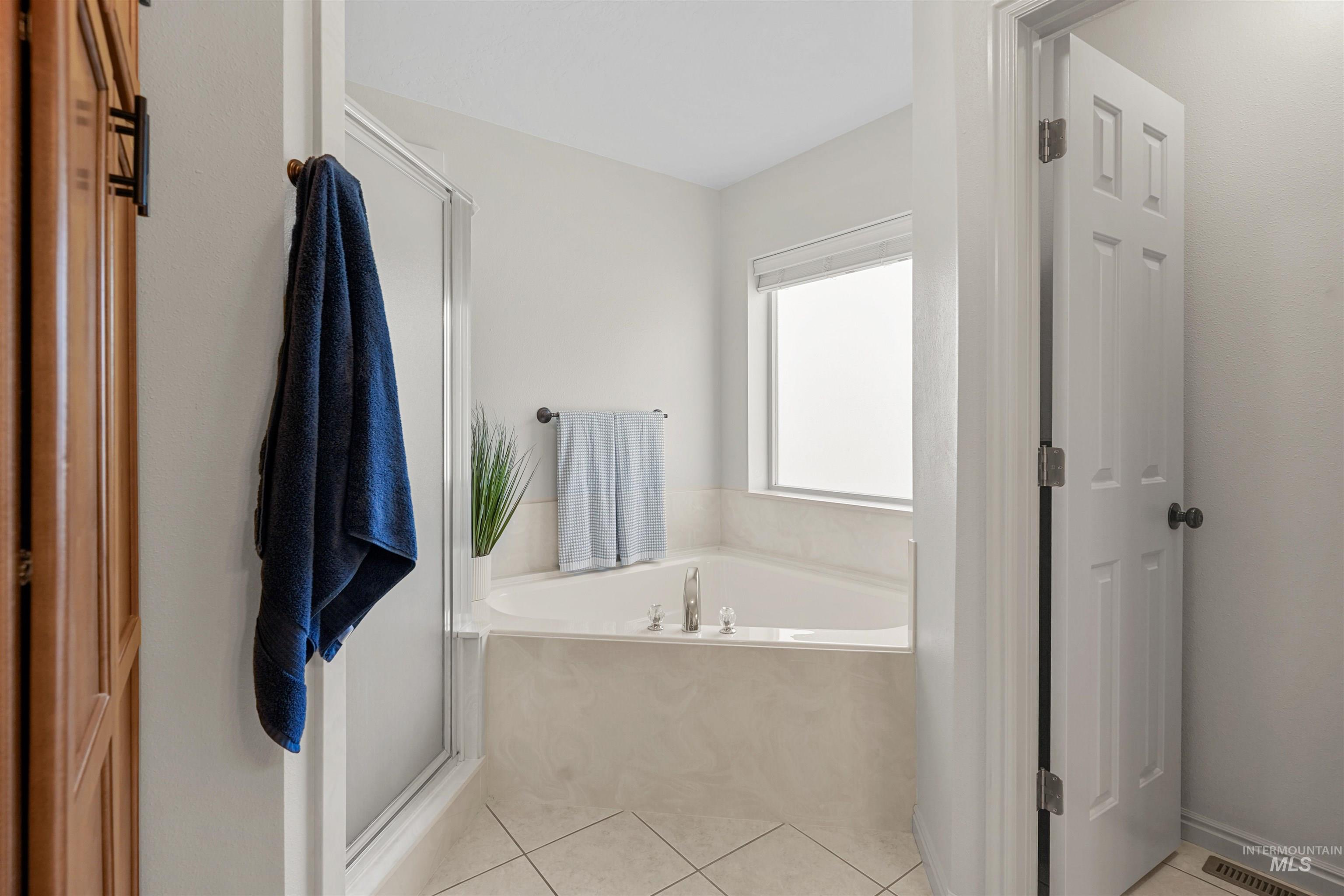 72 Pelican Drive, Rupert, Idaho 83350, 5 Bedrooms, 3 Bathrooms, Residential For Sale, Price $575,000, 98979005