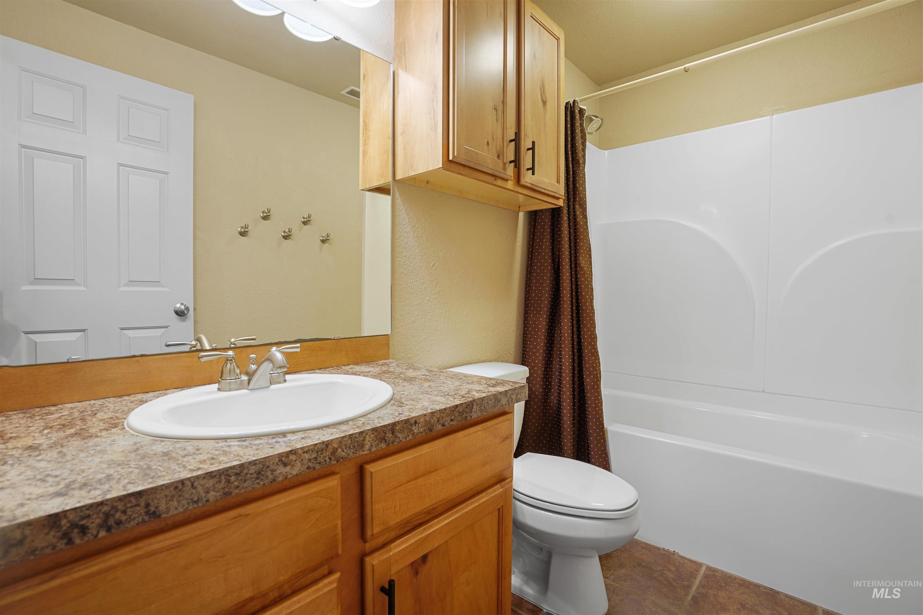 72 Pelican Drive, Rupert, Idaho 83350, 5 Bedrooms, 3 Bathrooms, Residential For Sale, Price $575,000, 98979005