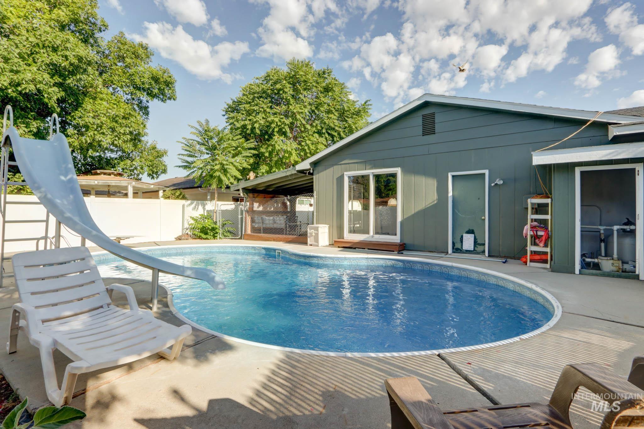 563 NW 18th St, Ontario, Oregon 97914, 3 Bedrooms, 2 Bathrooms, Residential For Sale, Price $345,000,MLS 98979006