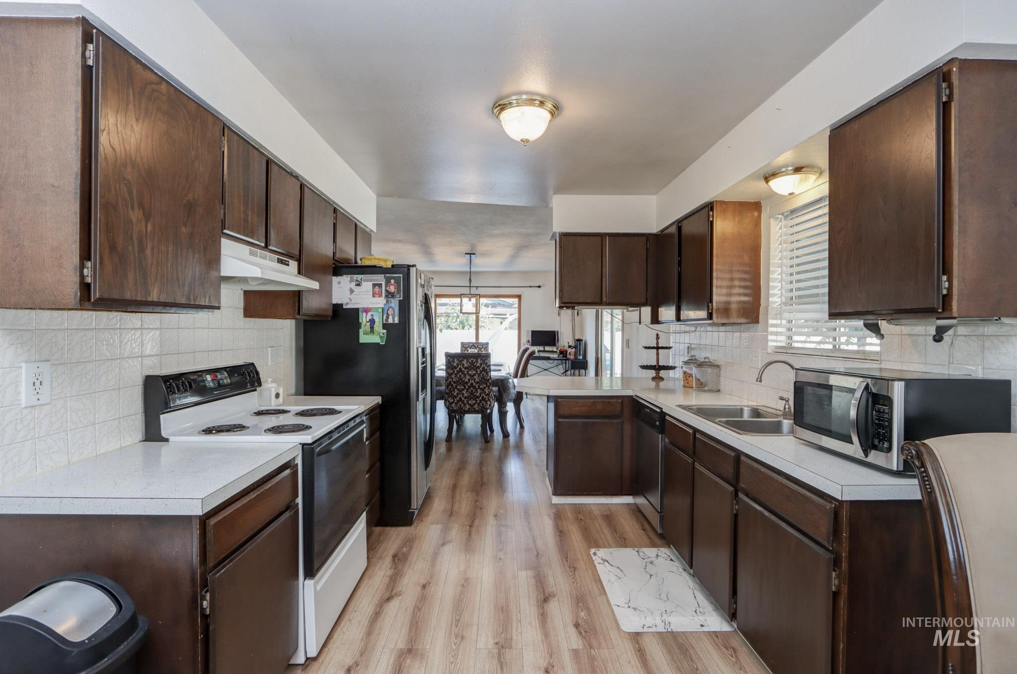 563 NW 18th St, Ontario, Oregon 97914, 3 Bedrooms, 2 Bathrooms, Residential For Sale, Price $345,000, 98979006