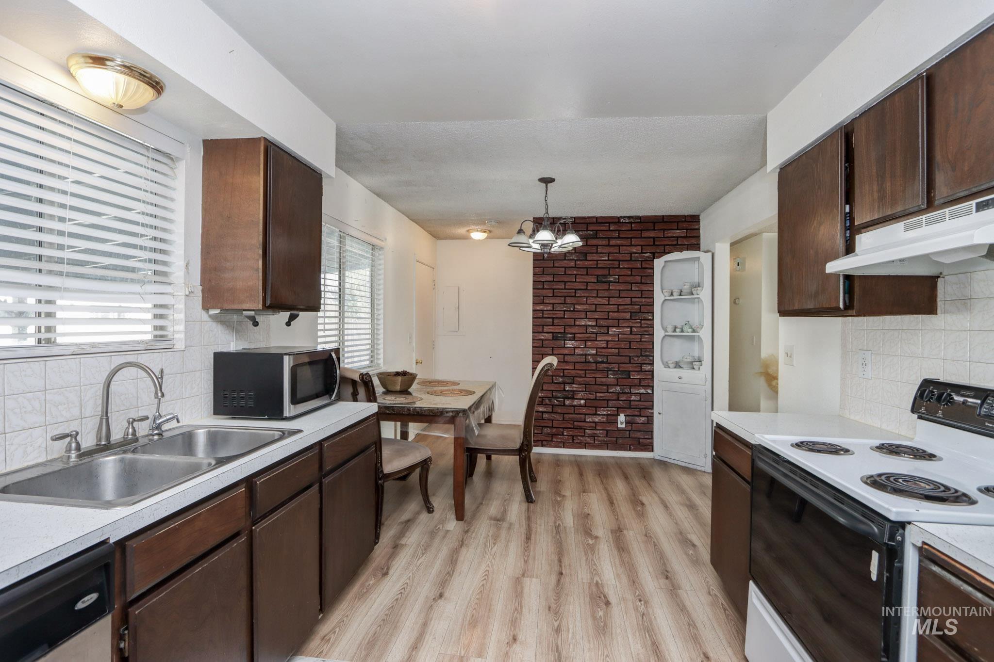 563 NW 18th St, Ontario, Oregon 97914, 3 Bedrooms, 2 Bathrooms, Residential For Sale, Price $345,000, 98979006