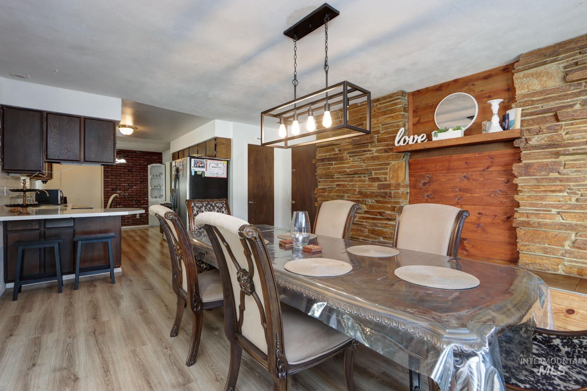 563 NW 18th St, Ontario, Oregon 97914, 3 Bedrooms, 2 Bathrooms, Residential For Sale, Price $345,000, 98979006