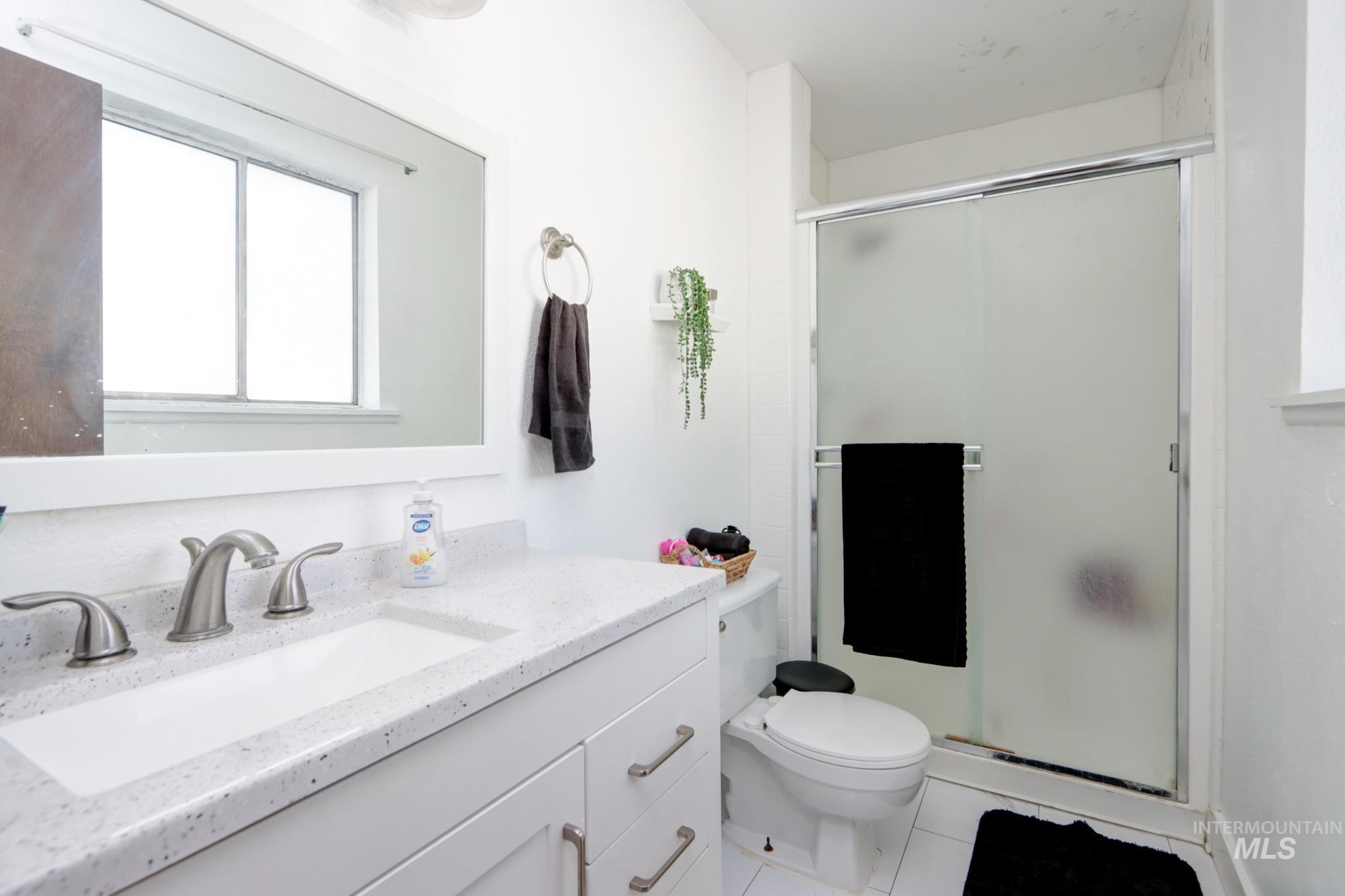 563 NW 18th St, Ontario, Oregon 97914, 3 Bedrooms, 2 Bathrooms, Residential For Sale, Price $345,000, 98979006