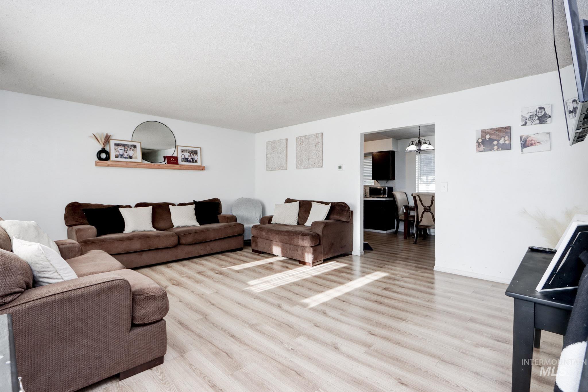 563 NW 18th St, Ontario, Oregon 97914, 3 Bedrooms, 2 Bathrooms, Residential For Sale, Price $345,000, 98979006