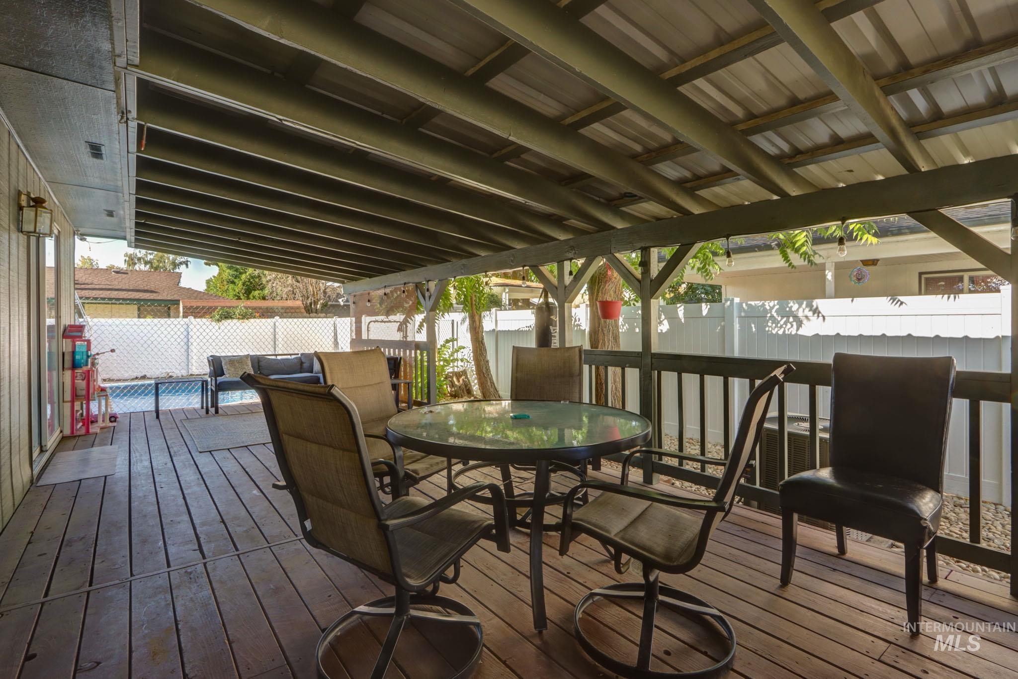 563 NW 18th St, Ontario, Oregon 97914, 3 Bedrooms, 2 Bathrooms, Residential For Sale, Price $345,000, 98979006