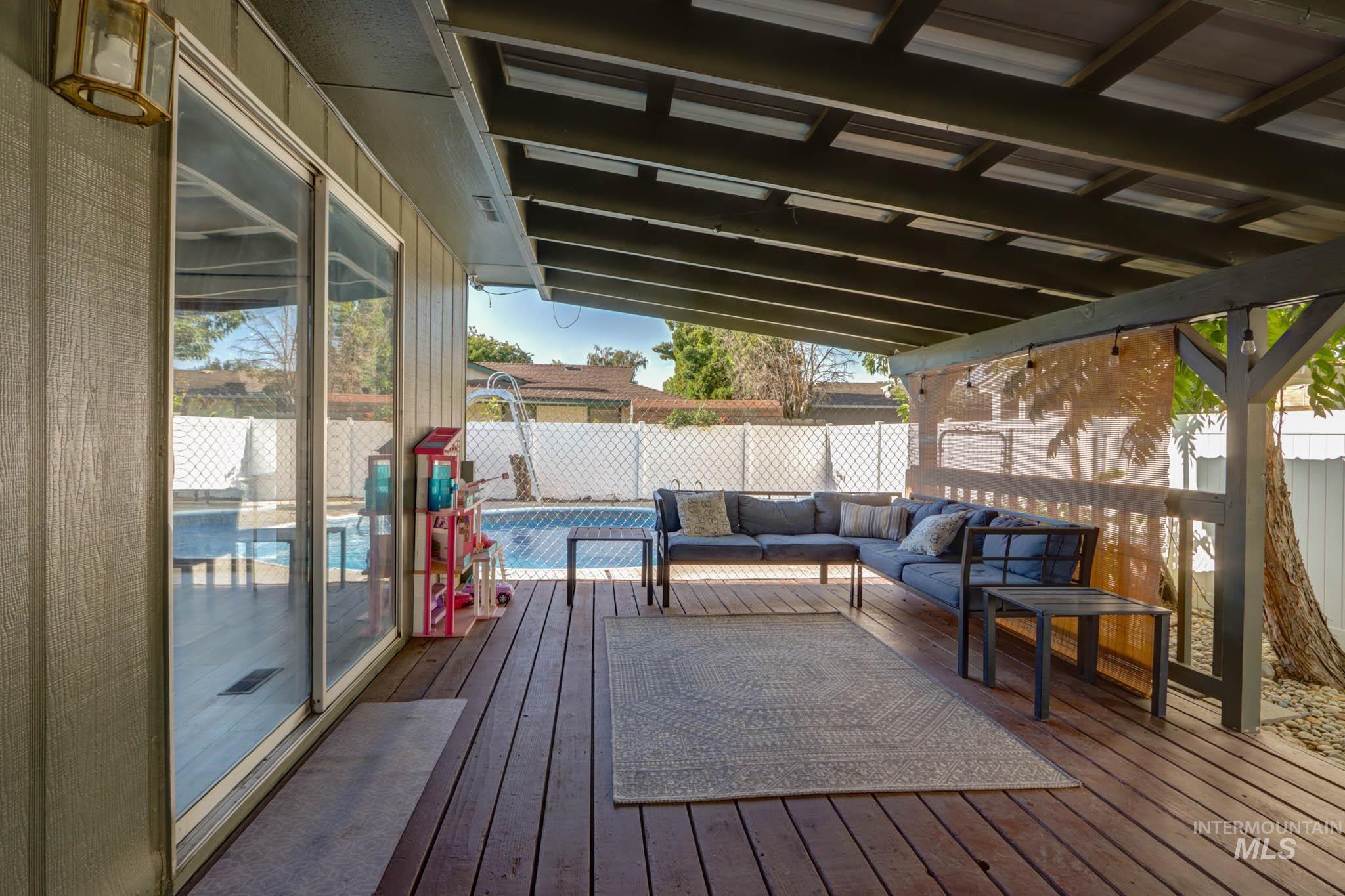 563 NW 18th St, Ontario, Oregon 97914, 3 Bedrooms, 2 Bathrooms, Residential For Sale, Price $345,000, 98979006