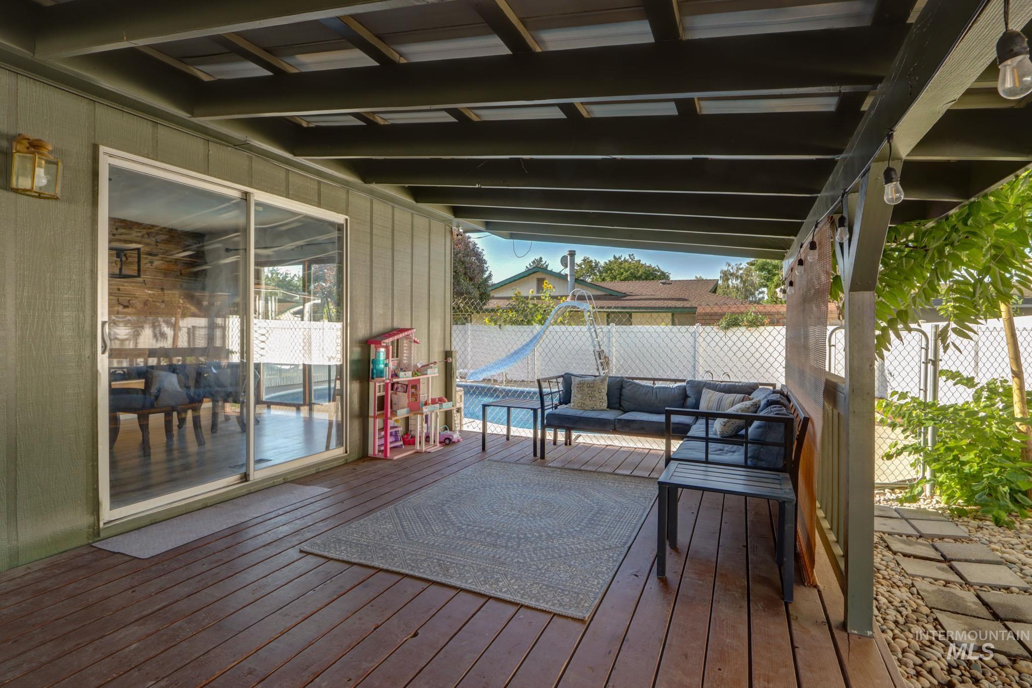 563 NW 18th St, Ontario, Oregon 97914, 3 Bedrooms, 2 Bathrooms, Residential For Sale, Price $345,000, 98979006