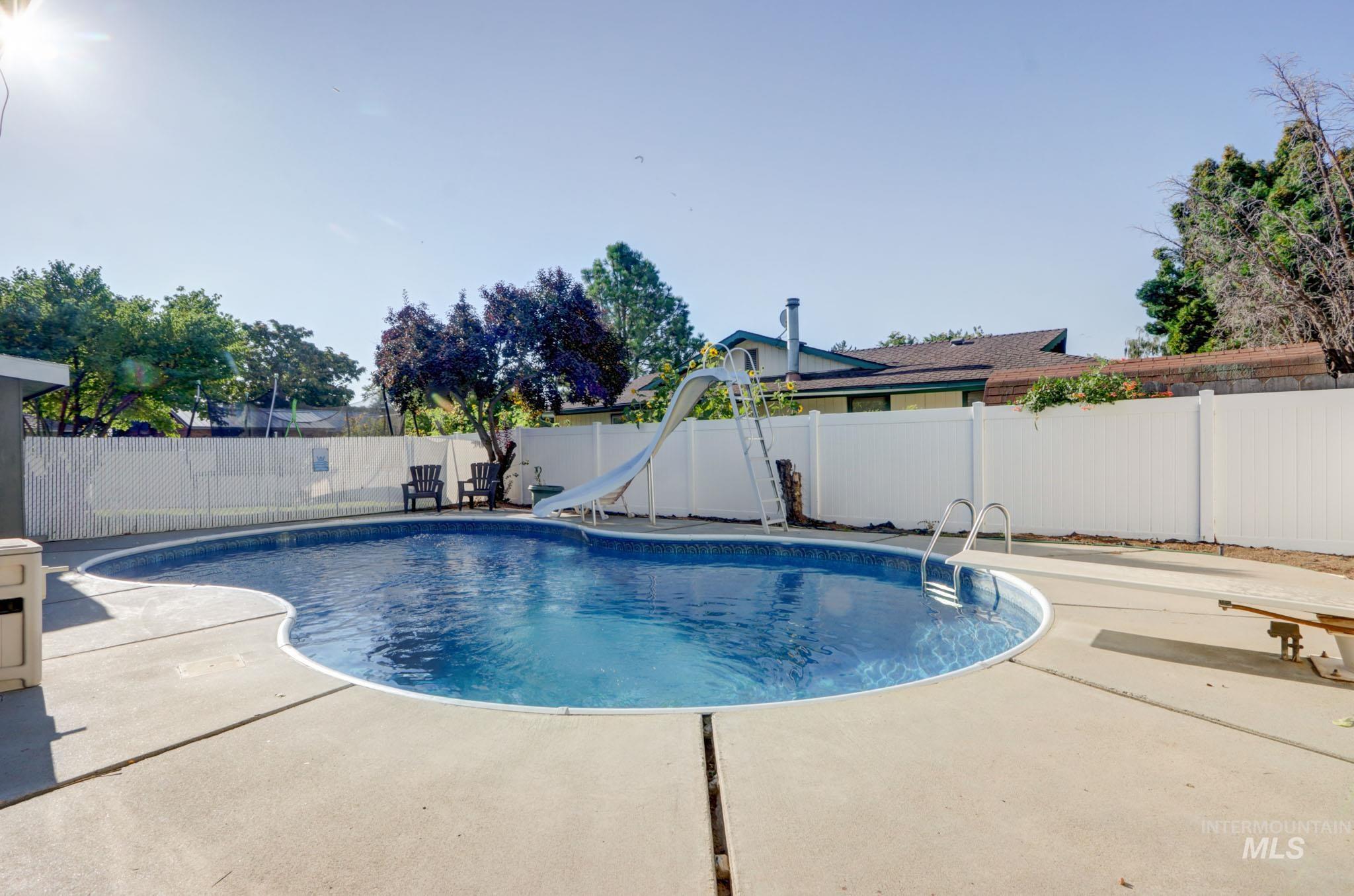 563 NW 18th St, Ontario, Oregon 97914, 3 Bedrooms, 2 Bathrooms, Residential For Sale, Price $345,000, 98979006