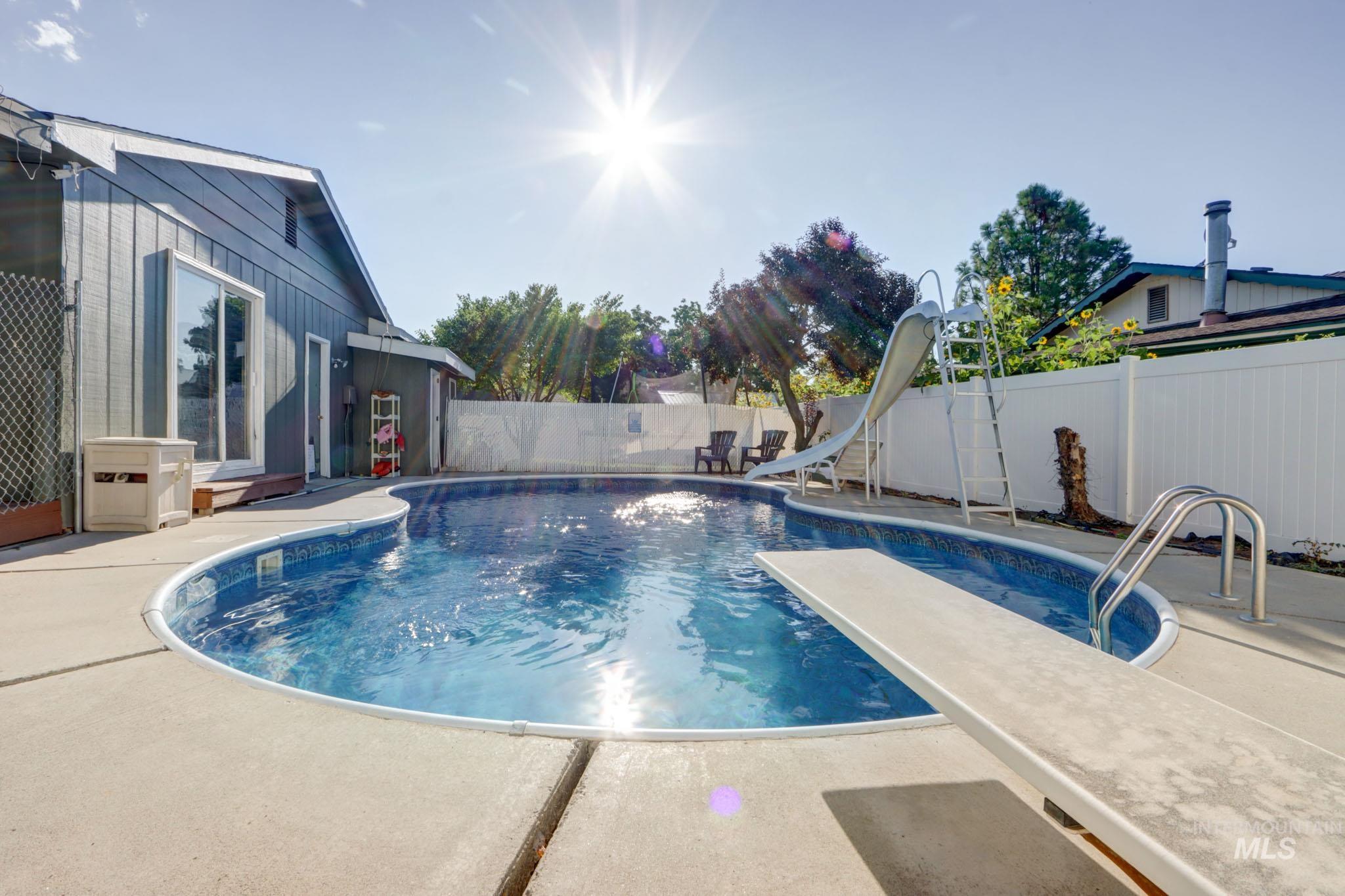 563 NW 18th St, Ontario, Oregon 97914, 3 Bedrooms, 2 Bathrooms, Residential For Sale, Price $345,000, 98979006