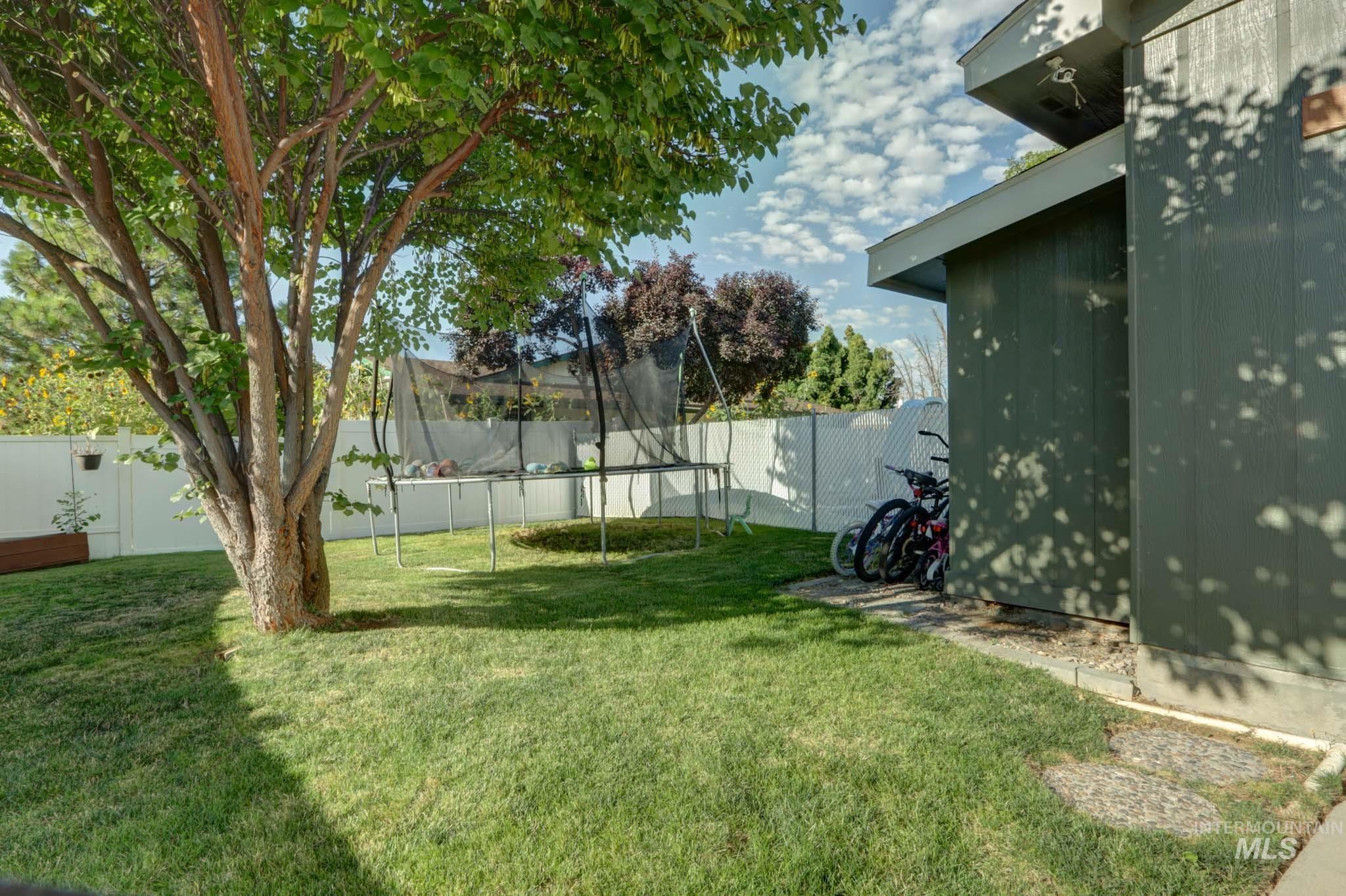 563 NW 18th St, Ontario, Oregon 97914, 3 Bedrooms, 2 Bathrooms, Residential For Sale, Price $345,000, 98979006