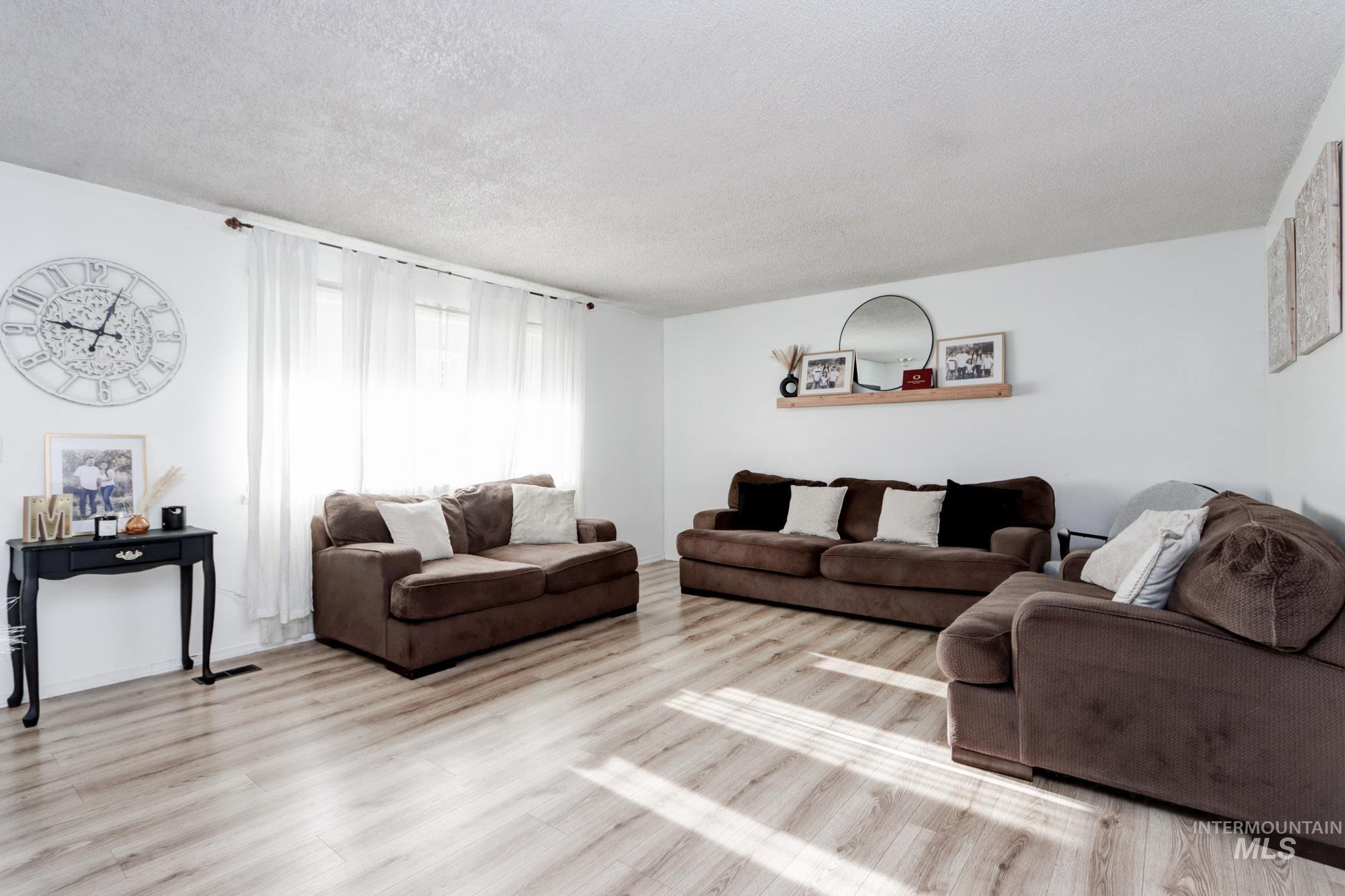 563 NW 18th St, Ontario, Oregon 97914, 3 Bedrooms, 2 Bathrooms, Residential For Sale, Price $345,000, 98979006