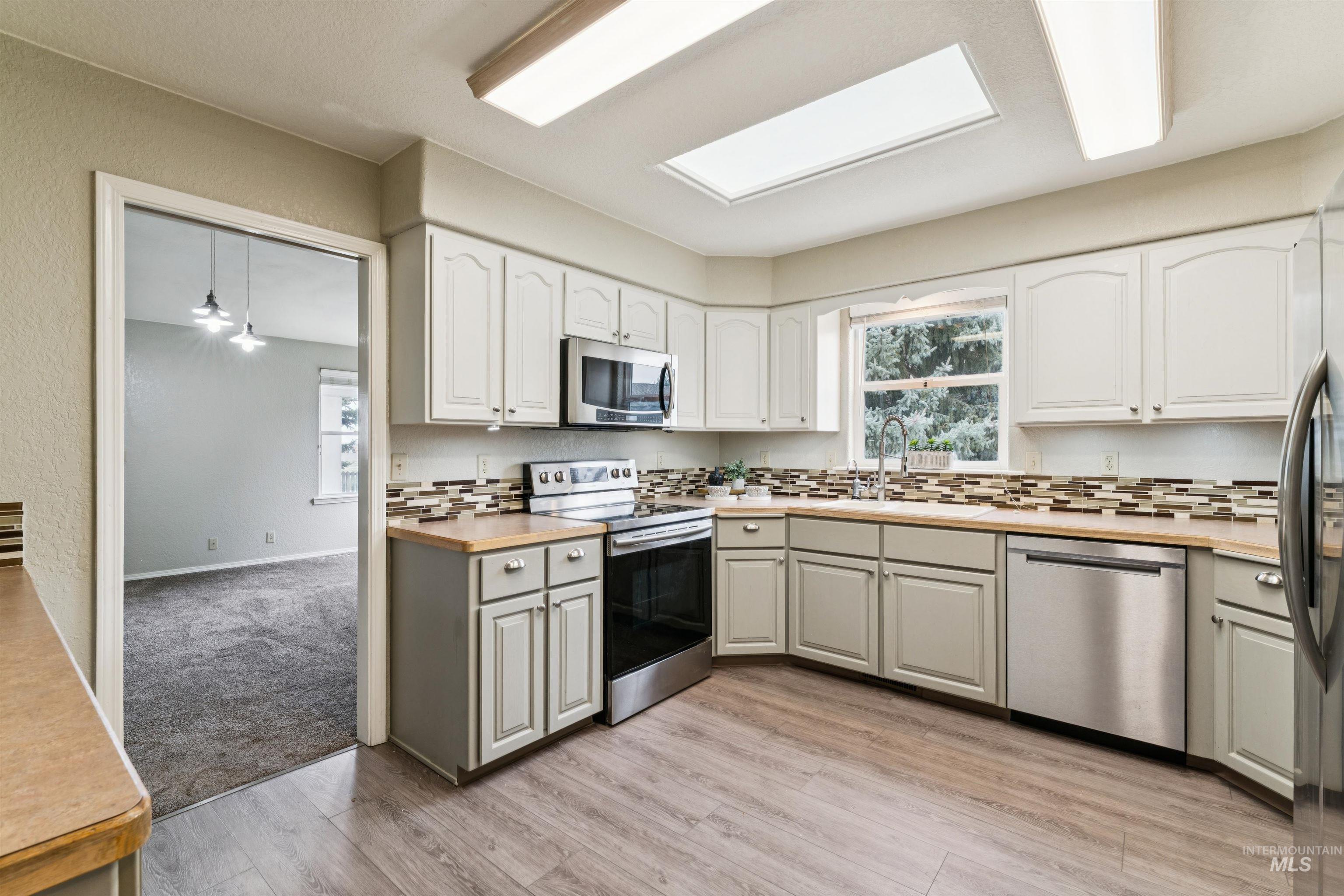 25585 Birdie Dr., Caldwell, Idaho 83607, 2 Bedrooms, 2.5 Bathrooms, Residential For Sale, Price $539,900, 98979008