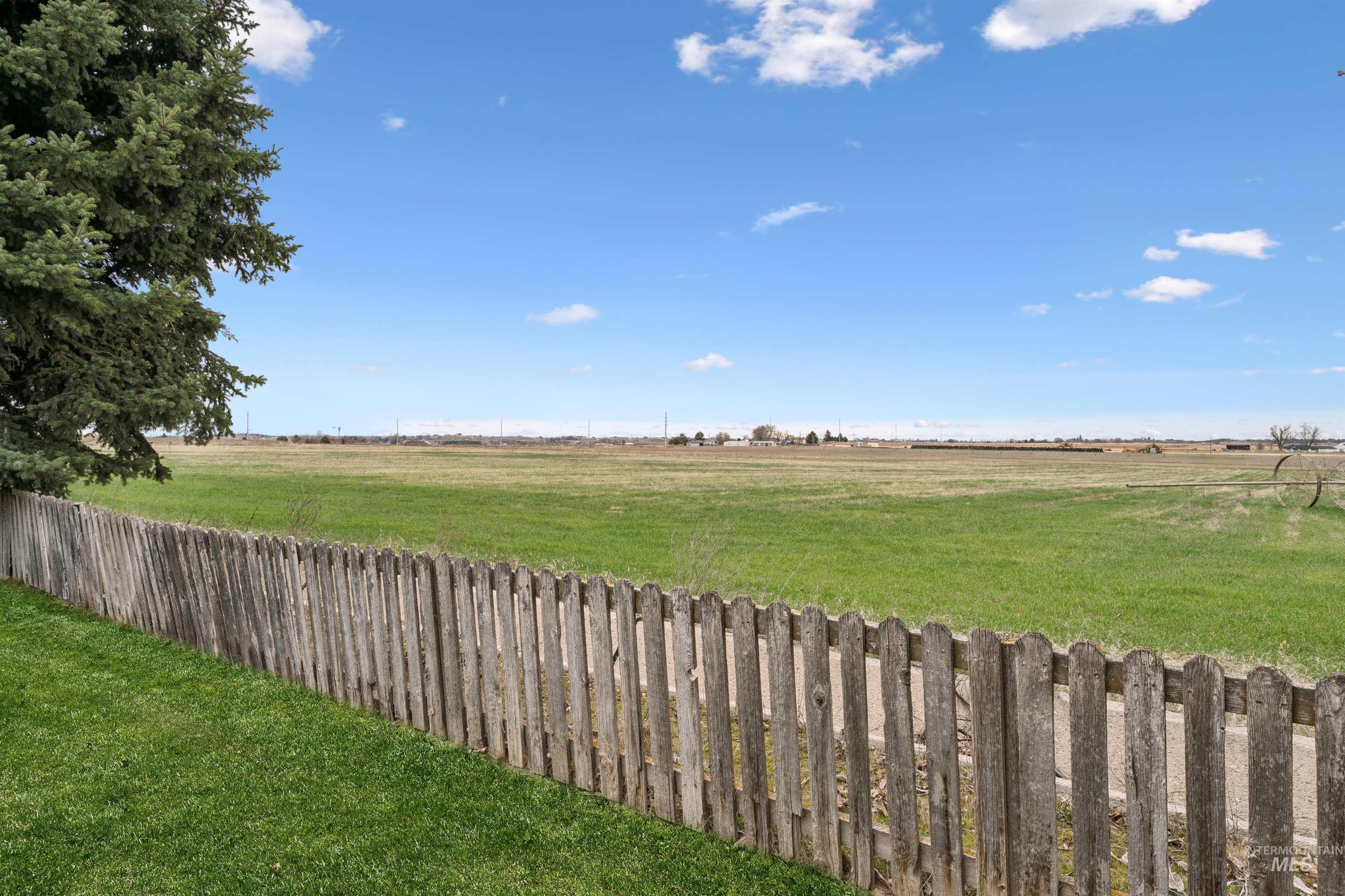 25585 Birdie Dr., Caldwell, Idaho 83607, 2 Bedrooms, 2.5 Bathrooms, Residential For Sale, Price $539,900, 98979008