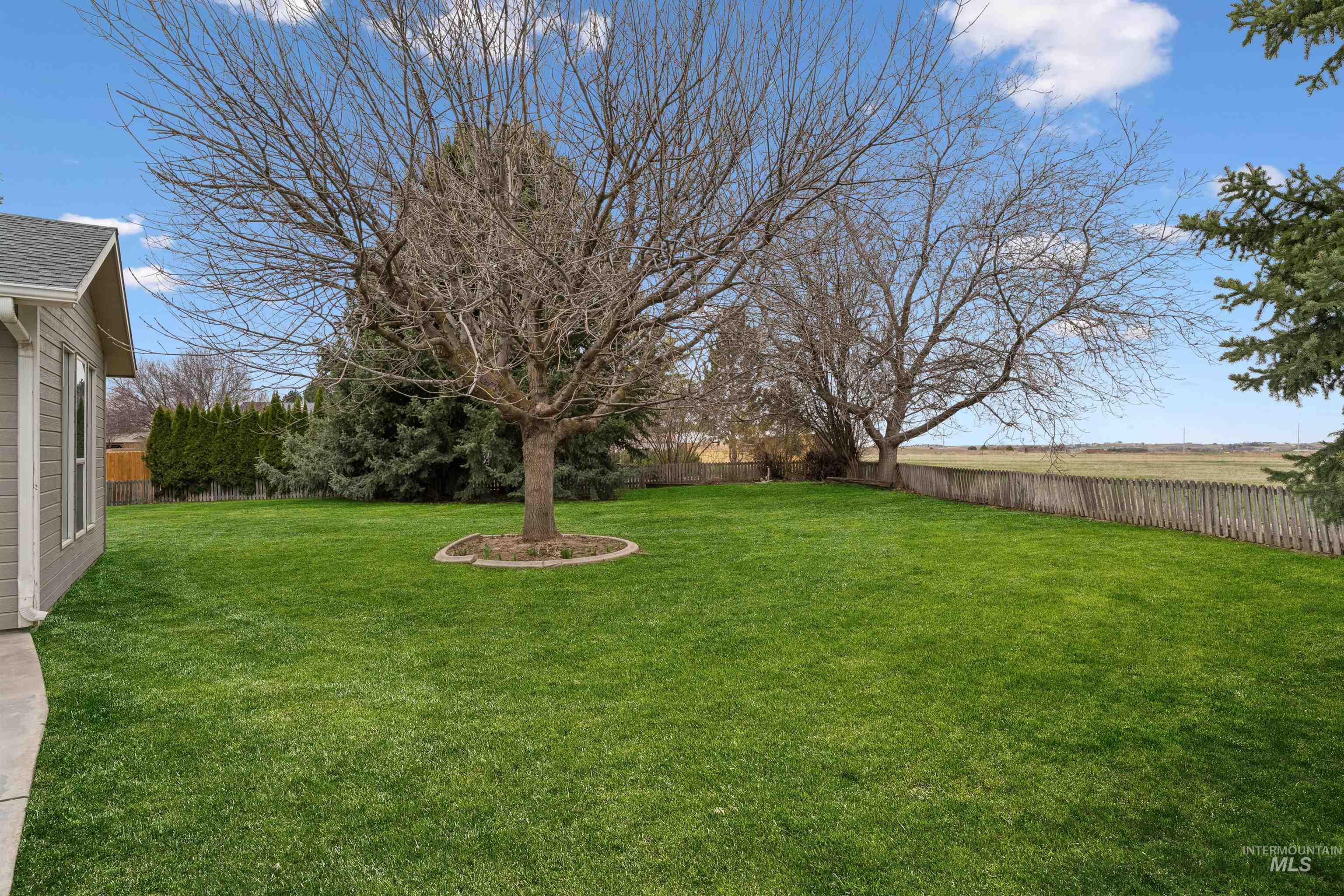 25585 Birdie Dr., Caldwell, Idaho 83607, 2 Bedrooms, 2.5 Bathrooms, Residential For Sale, Price $539,900, 98979008