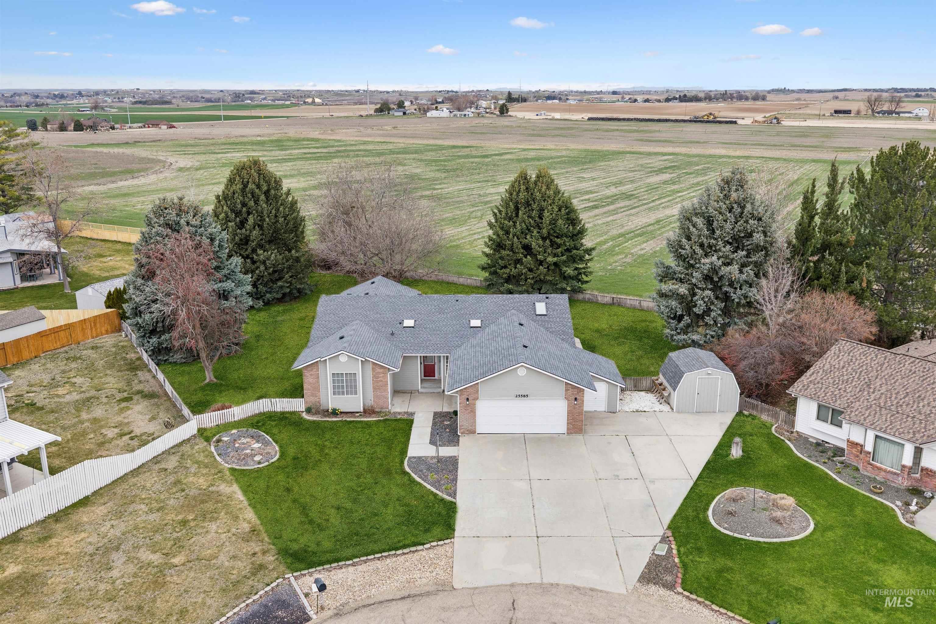 25585 Birdie Dr., Caldwell, Idaho 83607, 2 Bedrooms, 2.5 Bathrooms, Residential For Sale, Price $539,900, 98979008