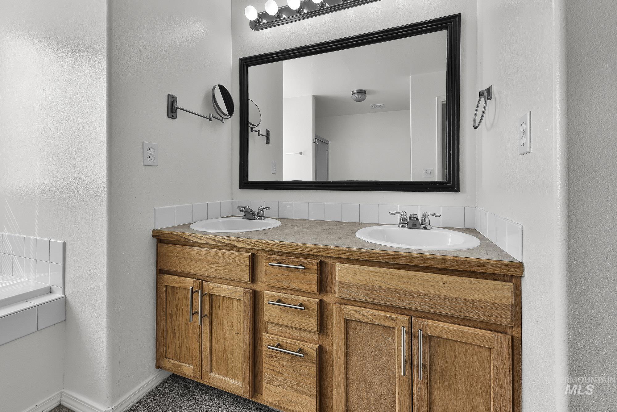 17224 N Judith Ave, Nampa, Idaho 83687, 4 Bedrooms, 2.5 Bathrooms, Residential For Sale, Price $439,000, 98979010