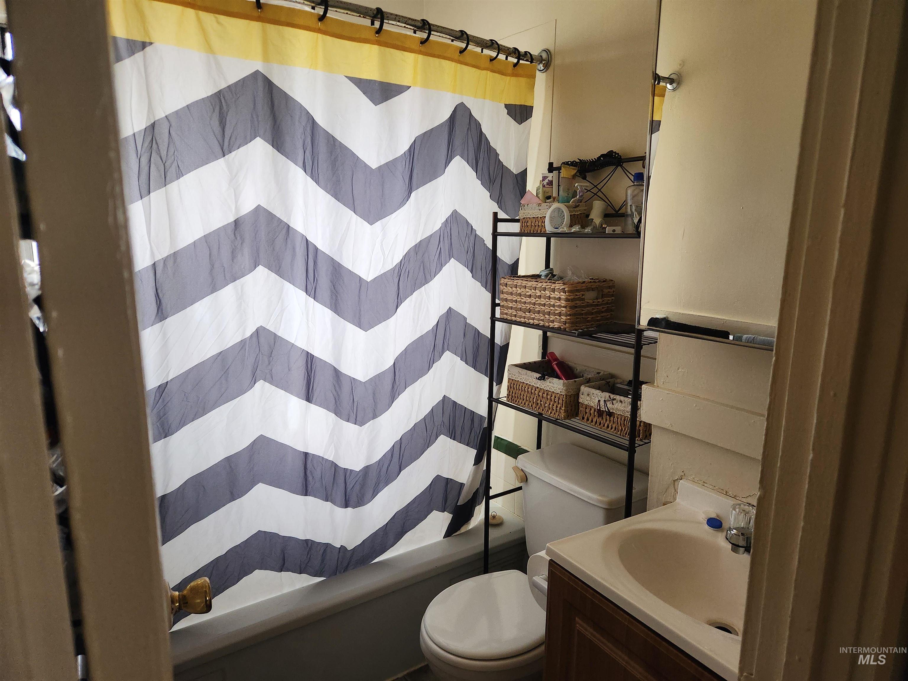 101/103 Wilson, Emmett, Idaho 83617, 2 Bedrooms, 1 Bathroom, Residential Income For Sale, Price $539,900,MLS 98979013