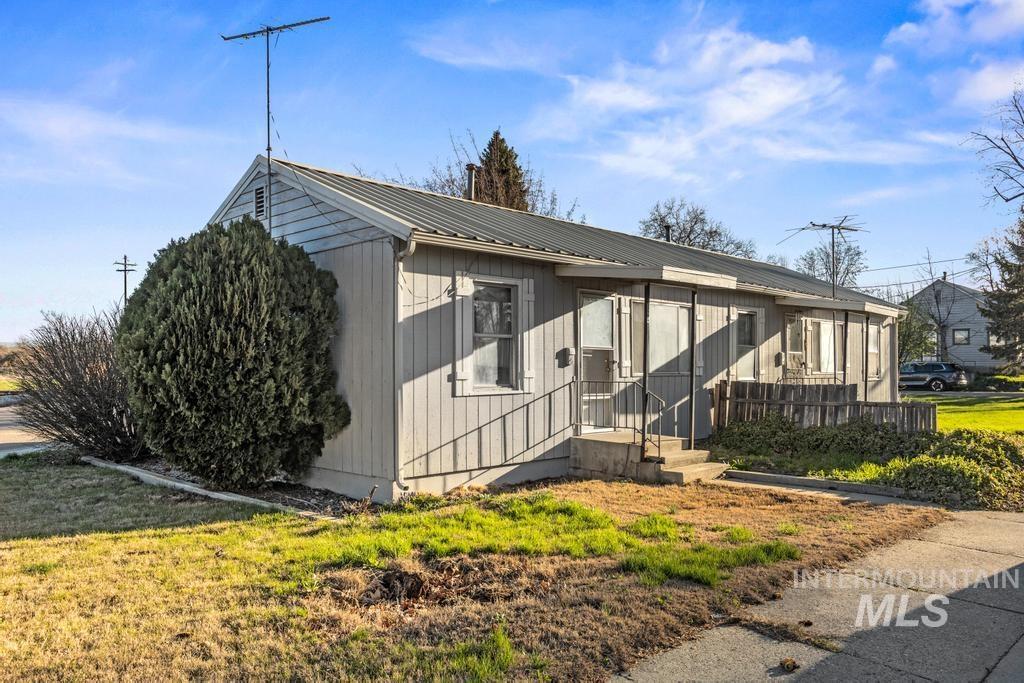 101/103 Wilson, Emmett, Idaho 83617, 2 Bedrooms, 1 Bathroom, Residential Income For Sale, Price $539,900,MLS 98979013