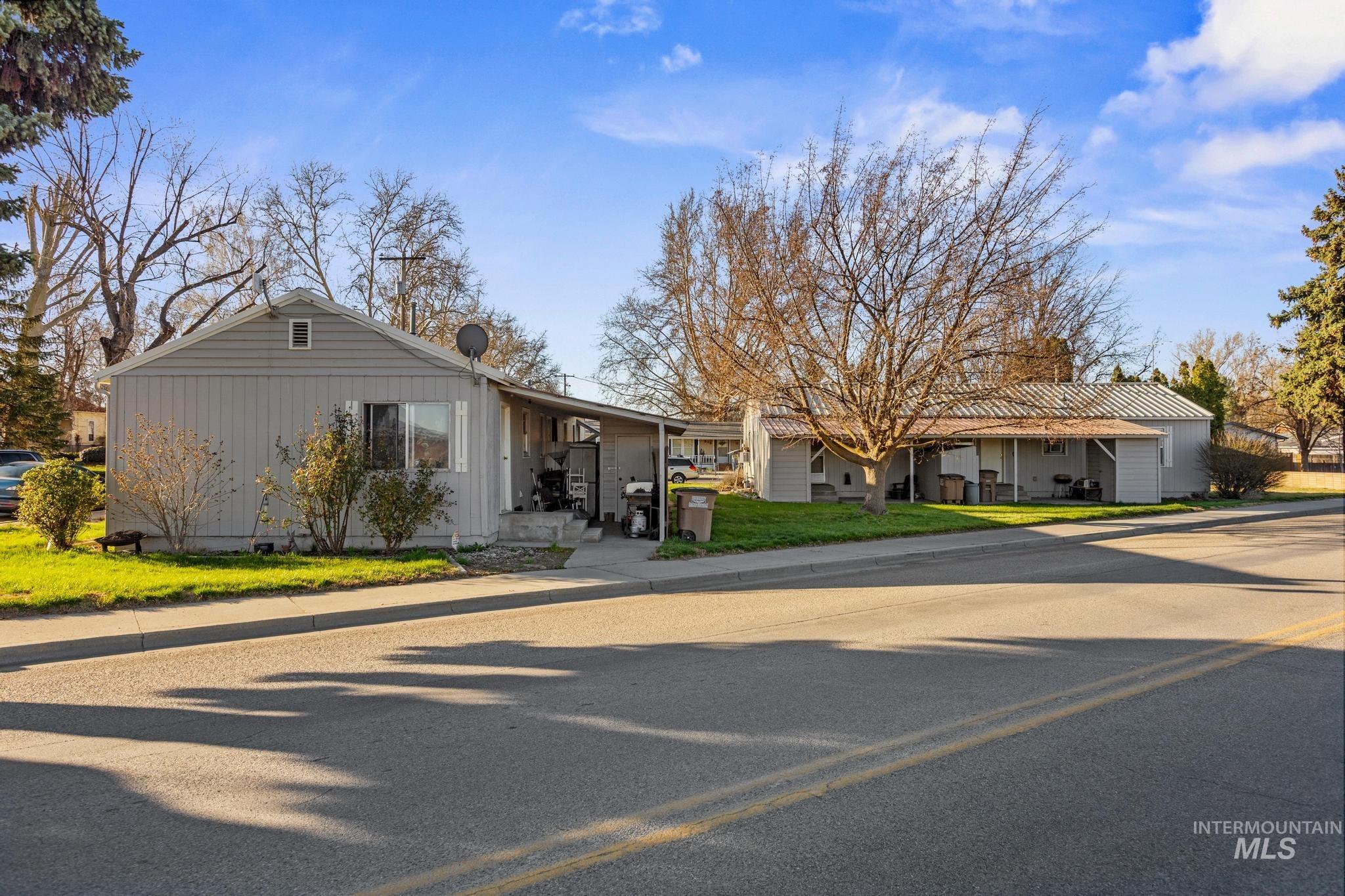 101/103 Wilson, Emmett, Idaho 83617, 2 Bedrooms, 1 Bathroom, Residential Income For Sale, Price $539,900,MLS 98979013