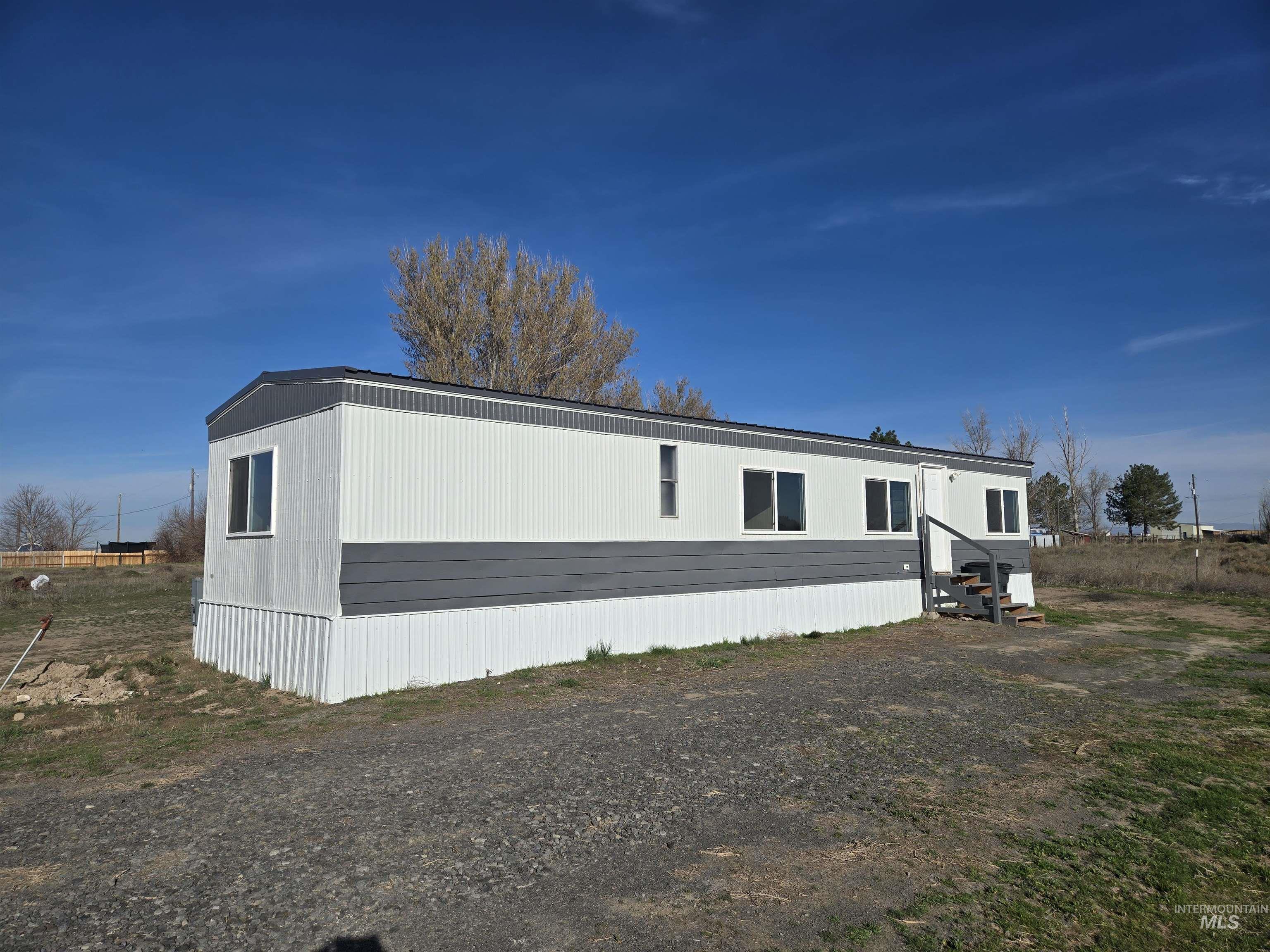 2910 S 1300 E, Hagerman, Idaho 83332-5884, 2 Bedrooms, 1 Bathroom, Residential For Sale, Price $245,000,MLS 98979017