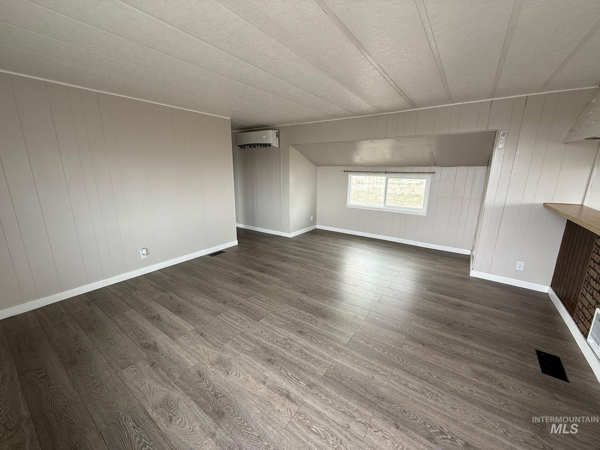 2910 S 1300 E, Hagerman, Idaho 83332-5884, 2 Bedrooms, 1 Bathroom, Residential For Sale, Price $245,000,MLS 98979017