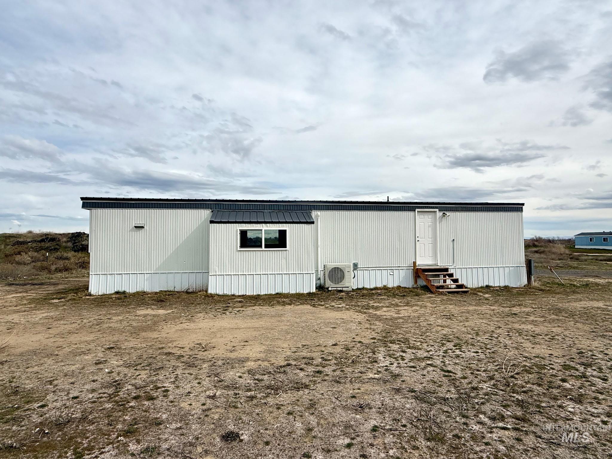 2910 S 1300 E, Hagerman, Idaho 83332-5884, 2 Bedrooms, 1 Bathroom, Residential For Sale, Price $245,000,MLS 98979017