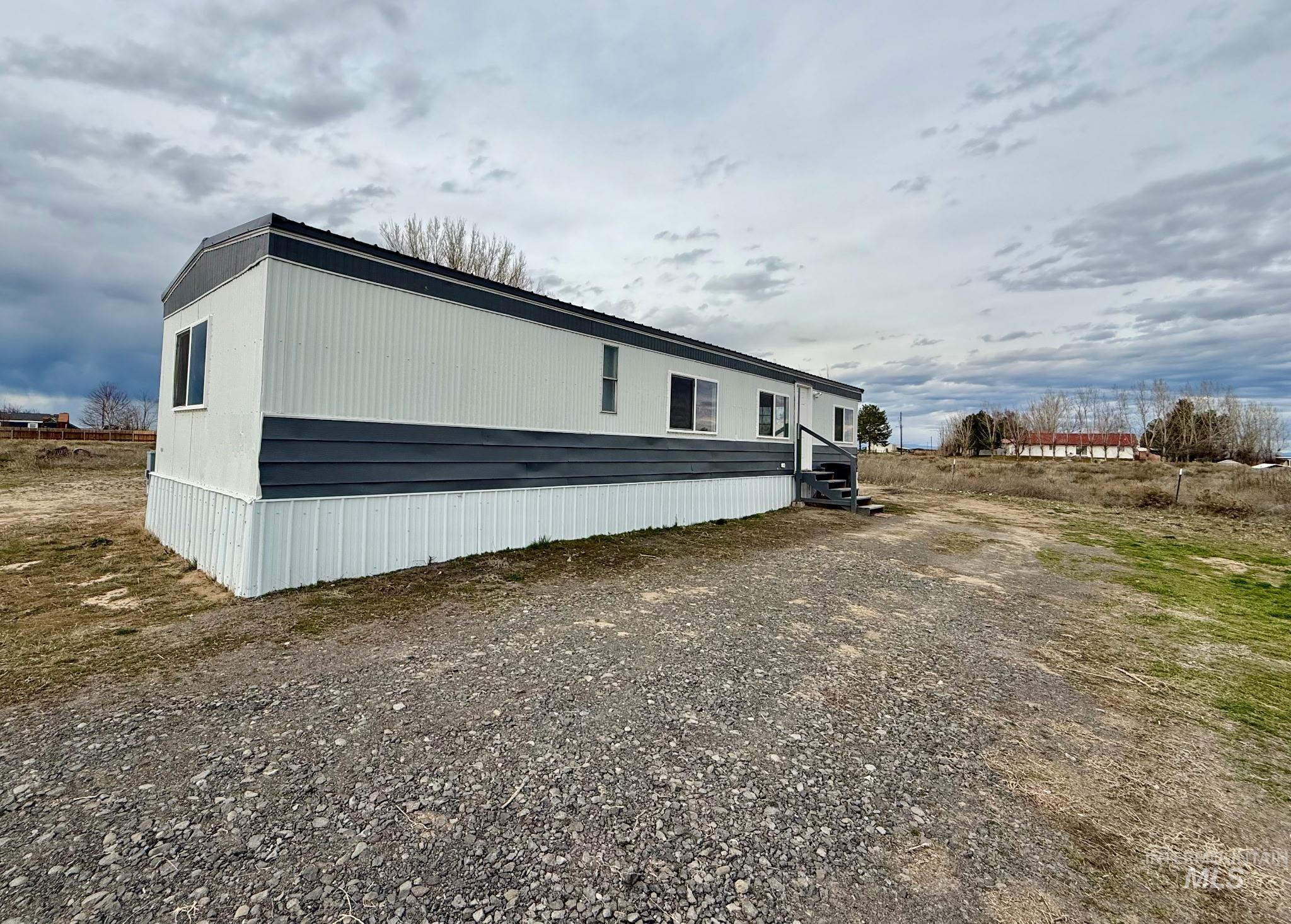 2910 S 1300 E, Hagerman, Idaho 83332-5884, 2 Bedrooms, 1 Bathroom, Residential For Sale, Price $245,000,MLS 98979017