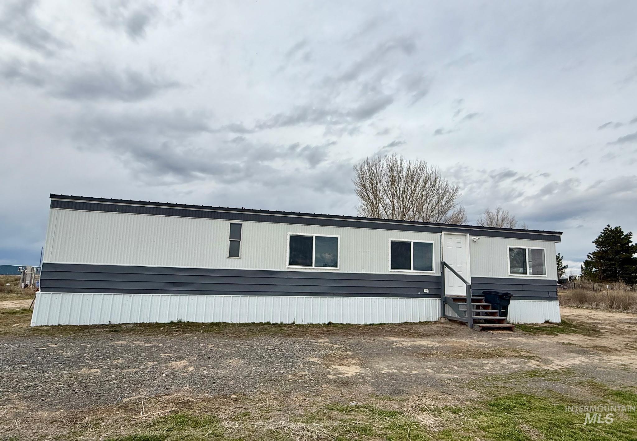 2910 S 1300 E, Hagerman, Idaho 83332-5884, 2 Bedrooms, 1 Bathroom, Residential For Sale, Price $245,000,MLS 98979017