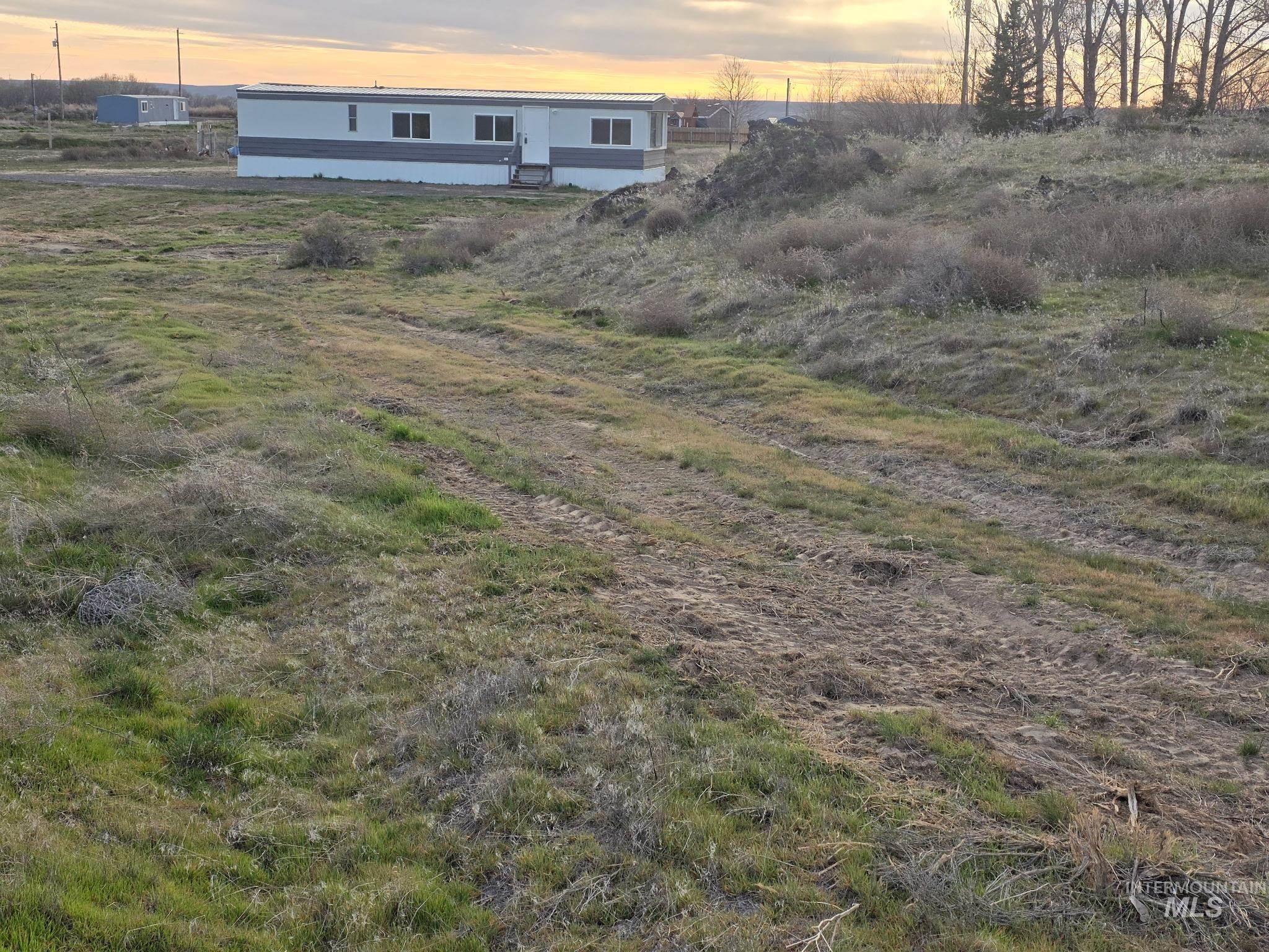 2910 S 1300 E, Hagerman, Idaho 83332-5884, 2 Bedrooms, 1 Bathroom, Residential For Sale, Price $245,000,MLS 98979017