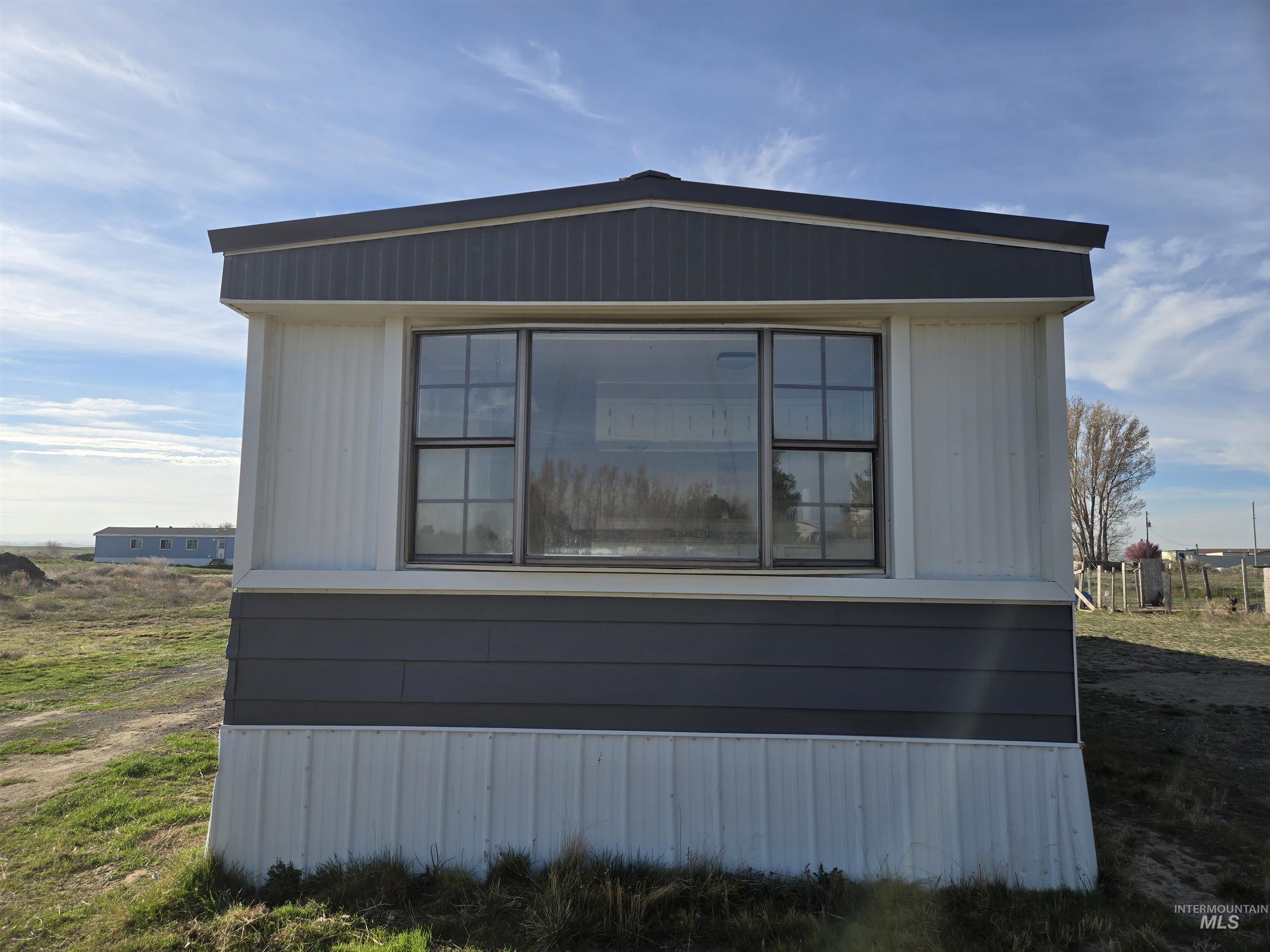 2910 S 1300 E, Hagerman, Idaho 83332-5884, 2 Bedrooms, 1 Bathroom, Residential For Sale, Price $245,000,MLS 98979017
