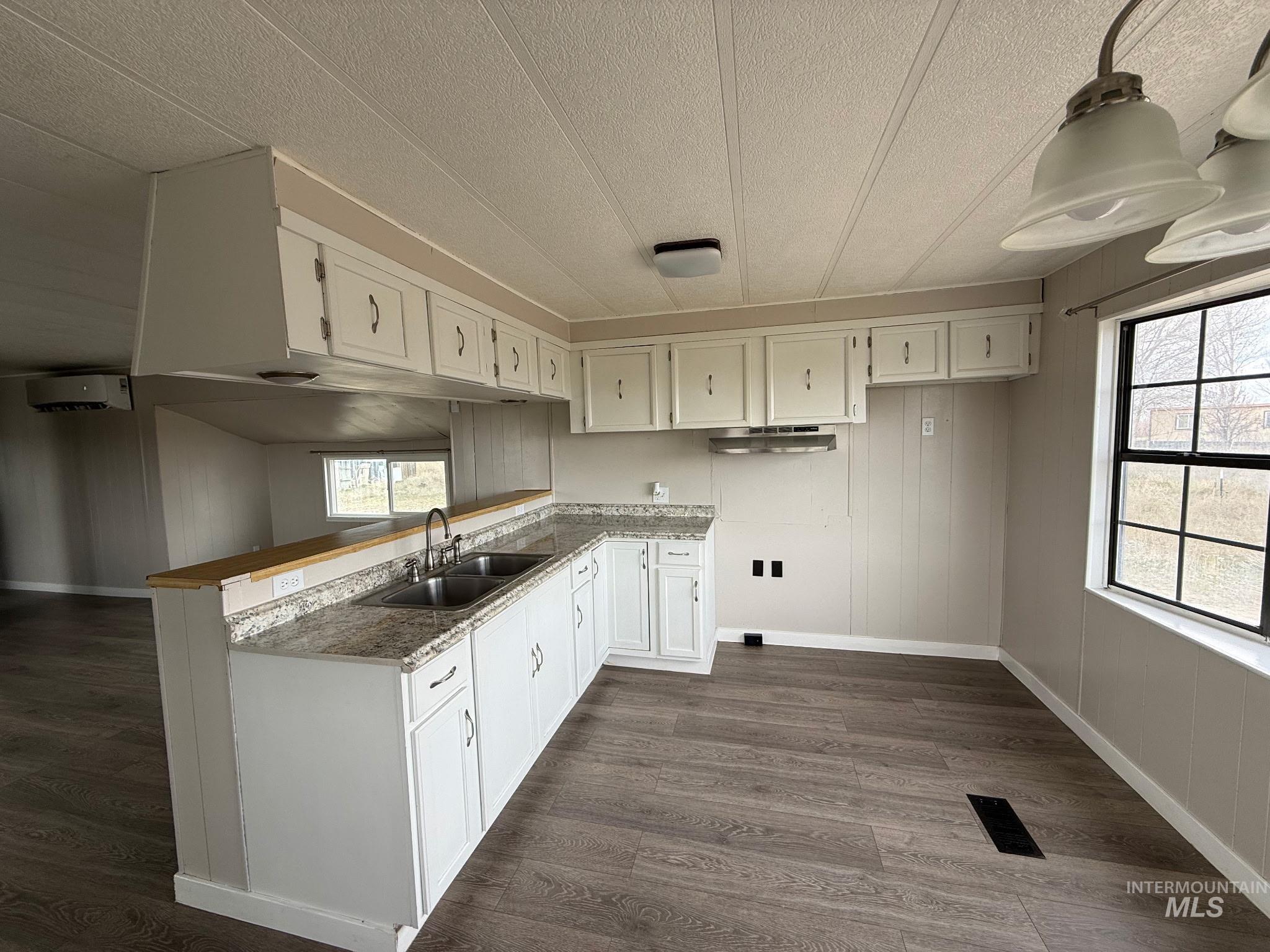 2910 S 1300 E, Hagerman, Idaho 83332-5884, 2 Bedrooms, 1 Bathroom, Residential For Sale, Price $245,000,MLS 98979017