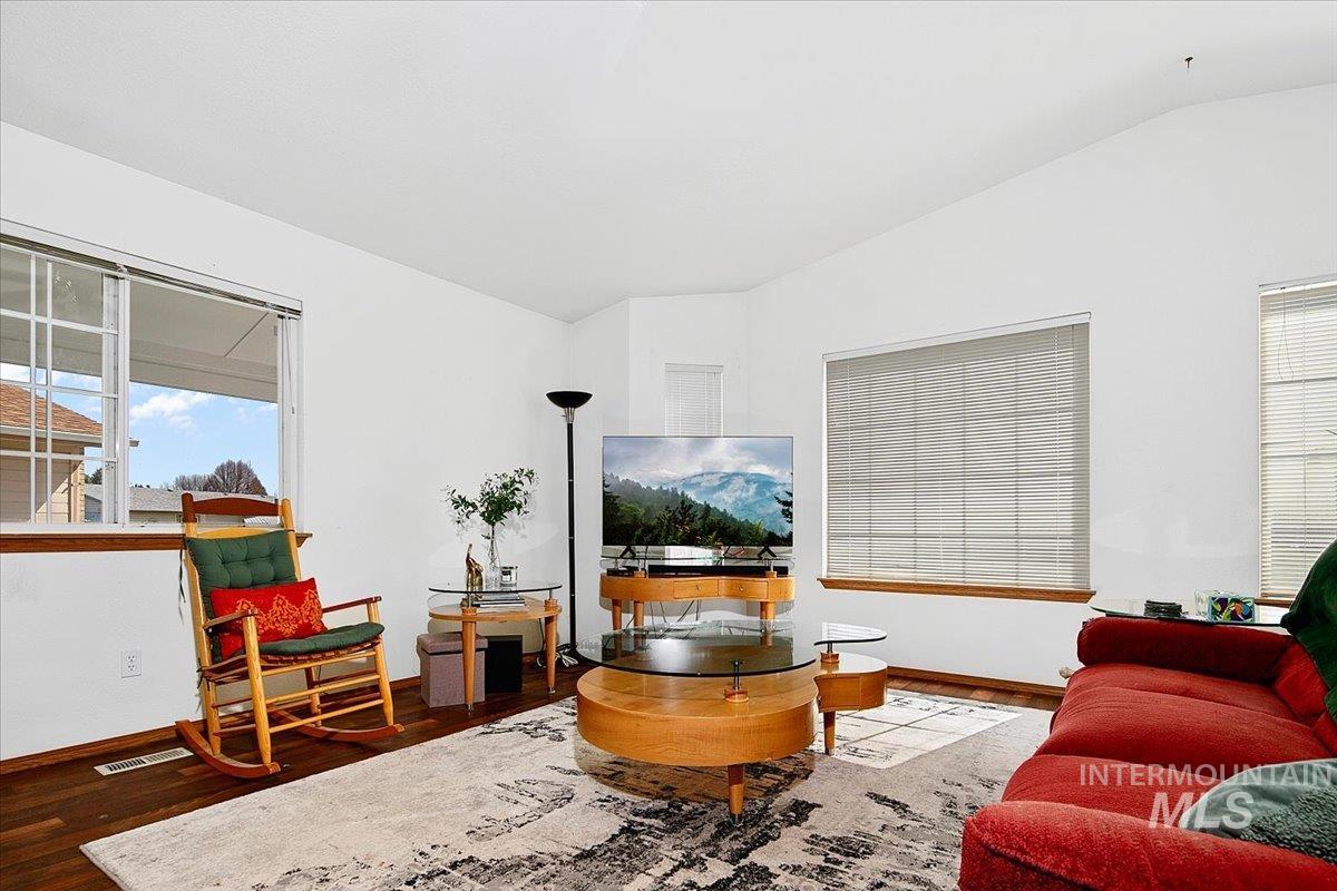 1100 Burnett Drive, Nampa, Idaho 83651, 2 Bedrooms, 2 Bathrooms, Residential For Sale, Price $270,000,MLS 98979019