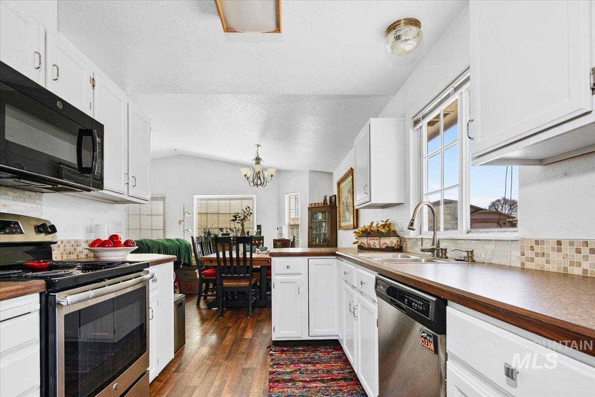 1100 Burnett Drive, Nampa, Idaho 83651, 2 Bedrooms, 2 Bathrooms, Residential For Sale, Price $270,000,MLS 98979019