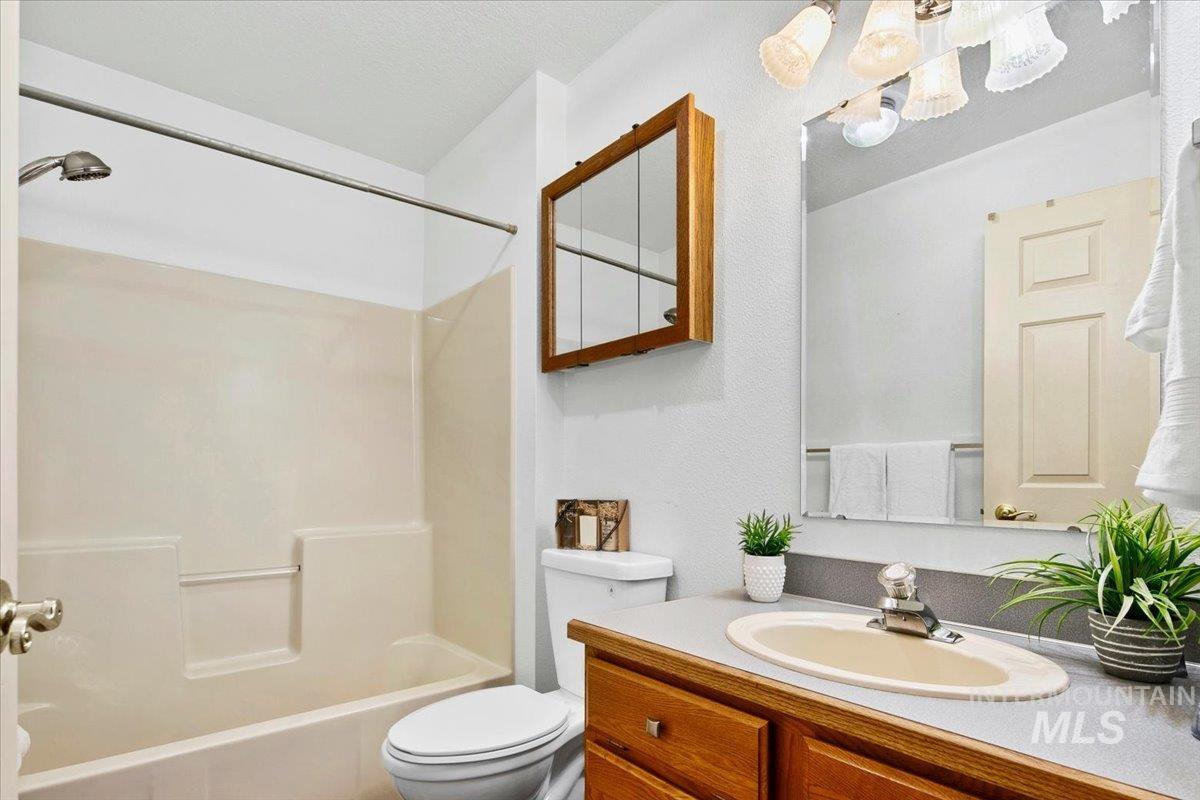 1100 Burnett Drive, Nampa, Idaho 83651, 2 Bedrooms, 2 Bathrooms, Residential For Sale, Price $270,000,MLS 98979019