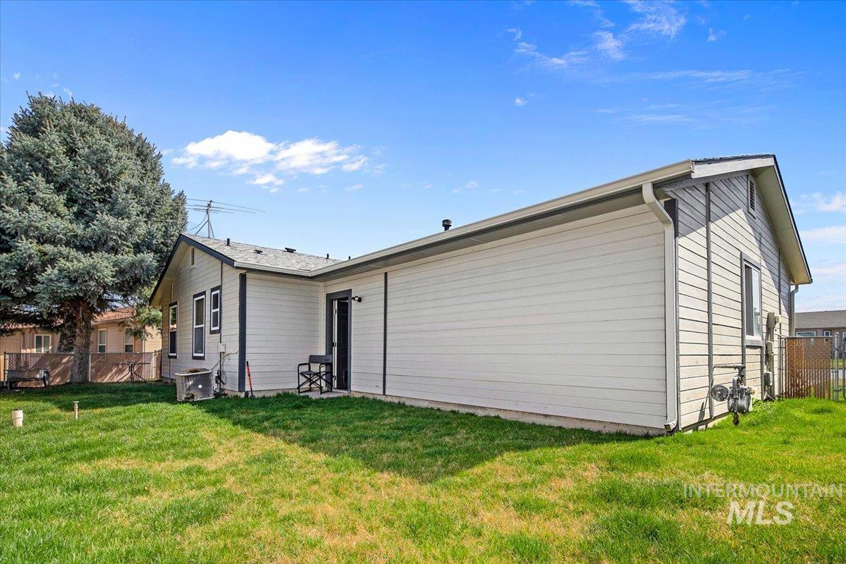 1100 Burnett Drive, Nampa, Idaho 83651, 2 Bedrooms, 2 Bathrooms, Residential For Sale, Price $270,000,MLS 98979019