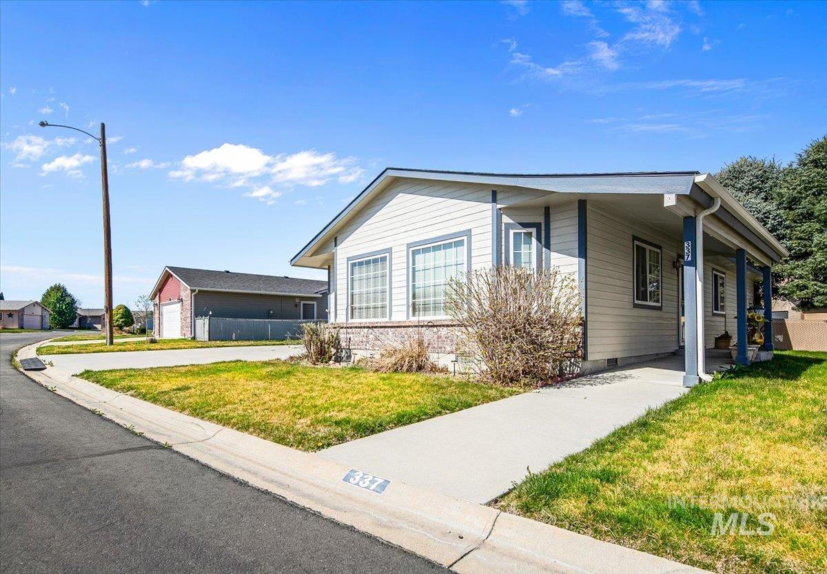 1100 Burnett Drive, Nampa, Idaho 83651, 2 Bedrooms, 2 Bathrooms, Residential For Sale, Price $270,000,MLS 98979019