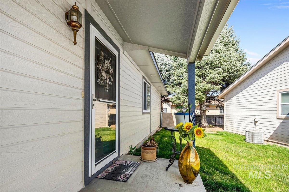 1100 Burnett Drive, Nampa, Idaho 83651, 2 Bedrooms, 2 Bathrooms, Residential For Sale, Price $270,000,MLS 98979019
