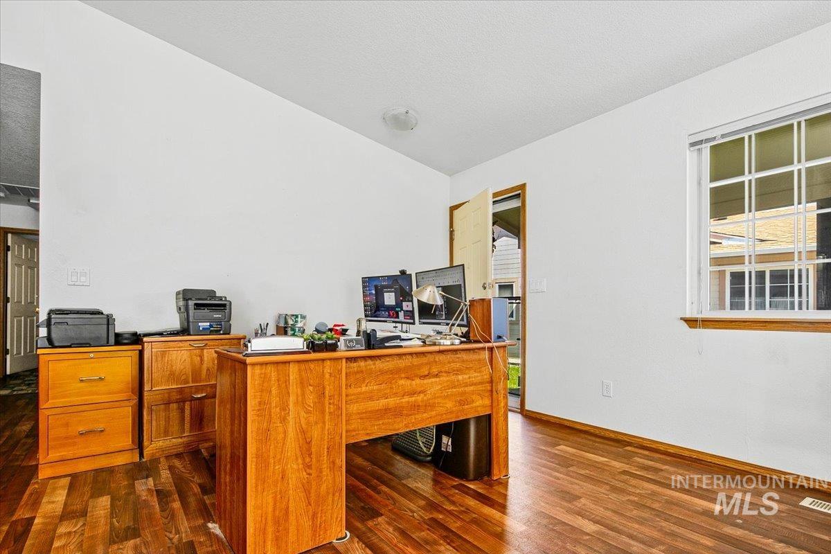 1100 Burnett Drive, Nampa, Idaho 83651, 2 Bedrooms, 2 Bathrooms, Residential For Sale, Price $270,000,MLS 98979019