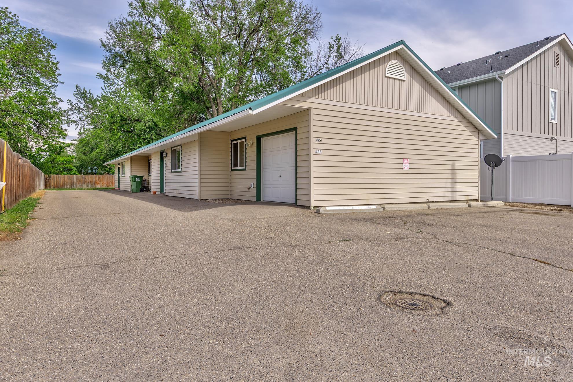 426 S Utah, Fruitland, Idaho 83619, 2 Bedrooms, 2 Bathrooms, Residential Income For Sale, Price $449,000,MLS 98979021