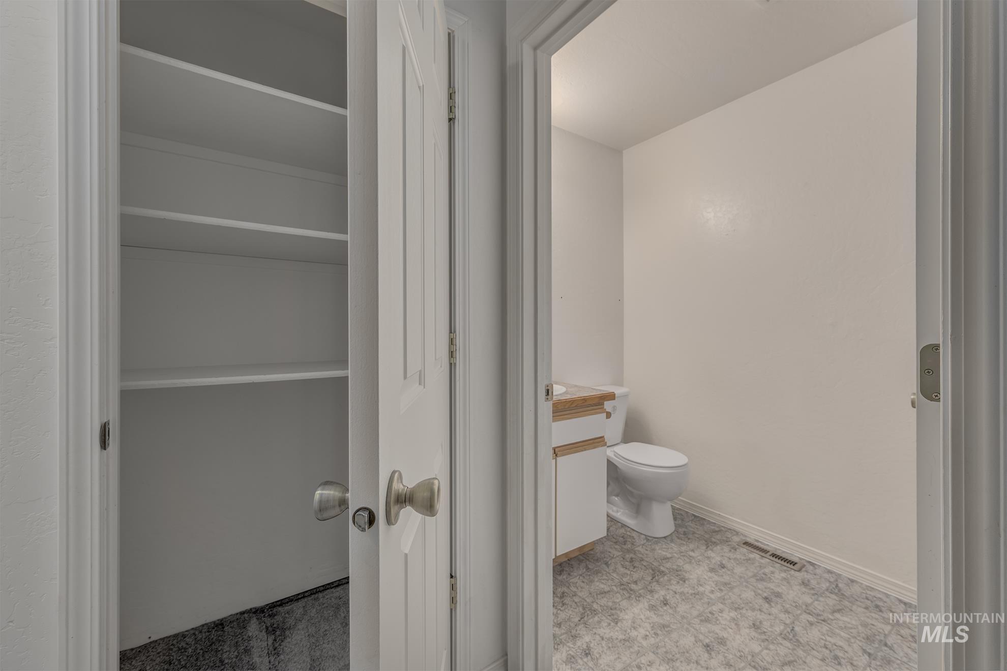 426 S Utah, Fruitland, Idaho 83619, 2 Bedrooms, 2 Bathrooms, Residential Income For Sale, Price $449,000,MLS 98979021