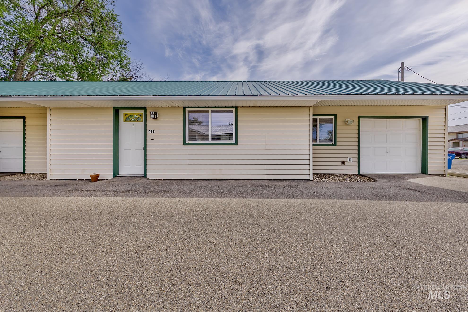 426 S Utah, Fruitland, Idaho 83619, 2 Bedrooms, 2 Bathrooms, Residential Income For Sale, Price $449,000,MLS 98979021