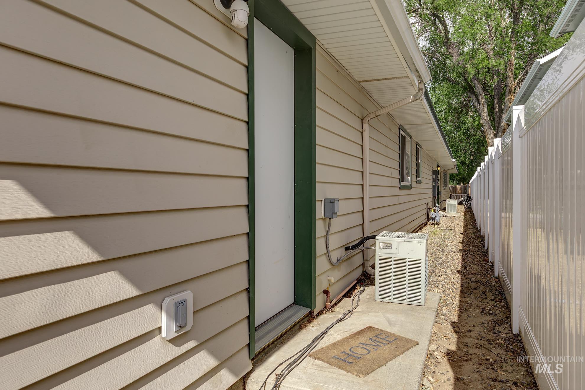 426 S Utah, Fruitland, Idaho 83619, 2 Bedrooms, 2 Bathrooms, Residential Income For Sale, Price $449,000,MLS 98979021