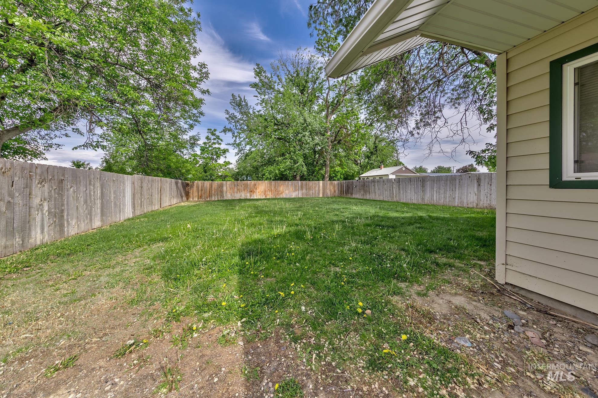 426 S Utah, Fruitland, Idaho 83619, 2 Bedrooms, 2 Bathrooms, Residential Income For Sale, Price $449,000,MLS 98979021